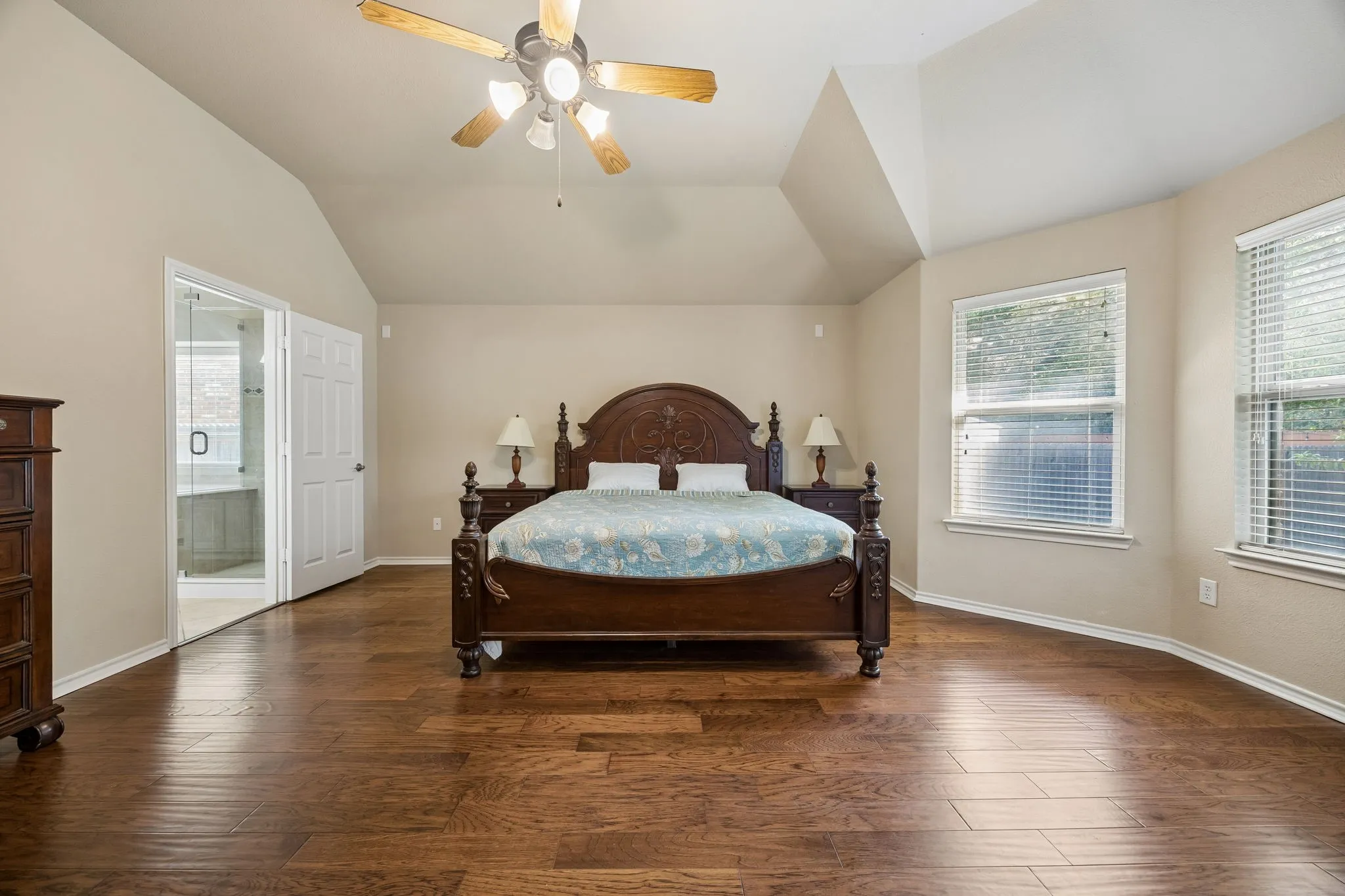 Single Family Residence For Sale in Tarrant County , 504 Valencia Drive, Arlington, Texas 76002, 4 Bedroom, 2 Bathroom, 2 Garage spaces, 2,231 Sqft, built in 2008, mls#21407662, Real Estate Agent in Arlington, Homes For Sale in Tarrant county, Homes For Sale in Arlington, Realtor in Arlington Texas, Real Estate Brokerage Independent Realty Texas, Luminita Cordes Realtor