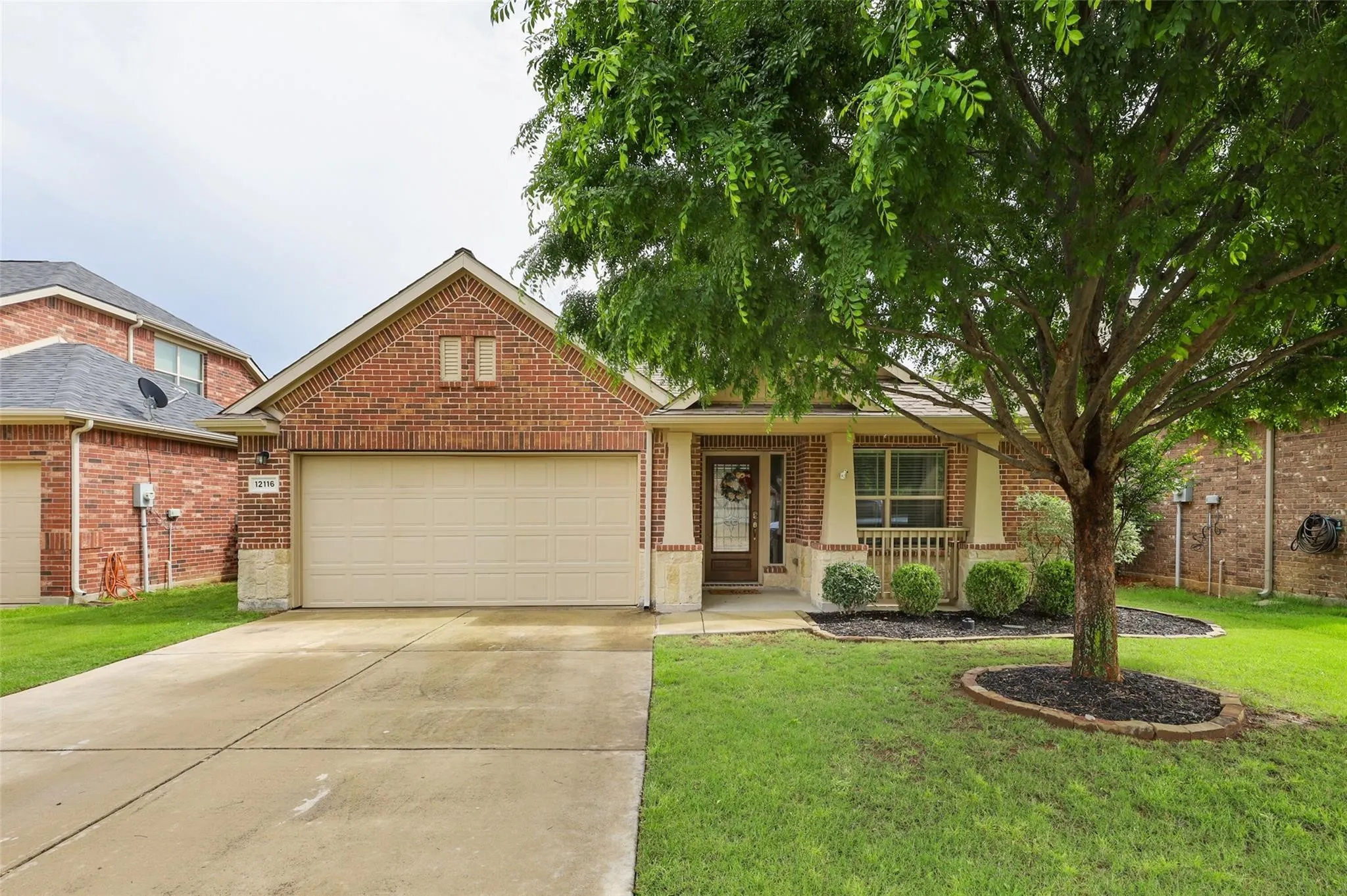 Single Family Residence For Sale in Denton County , 12116 Knots Lane, Frisco, Texas 75036, 4 Bedroom, 2 Bathroom, 2 Garage spaces, 2,013 Sqft, built in 2012, mls#21407759, Real Estate Agent in Frisco, Homes For Sale in Denton county, Homes For Sale in Frisco, Realtor in Frisco Texas, Real Estate Brokerage Independent Realty Texas, Luminita Cordes Realtor