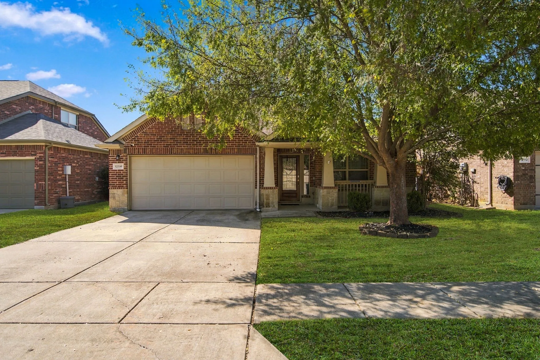 Single Family Residence For Sale in Denton County , 12116 Knots Lane, Frisco, Texas 75036, 4 Bedroom, 2 Bathroom, 2 Garage spaces, 2,013 Sqft, built in 2012, mls#21407759, Real Estate Agent in Frisco, Homes For Sale in Denton county, Homes For Sale in Frisco, Realtor in Frisco Texas, Real Estate Brokerage Independent Realty Texas, Luminita Cordes Realtor