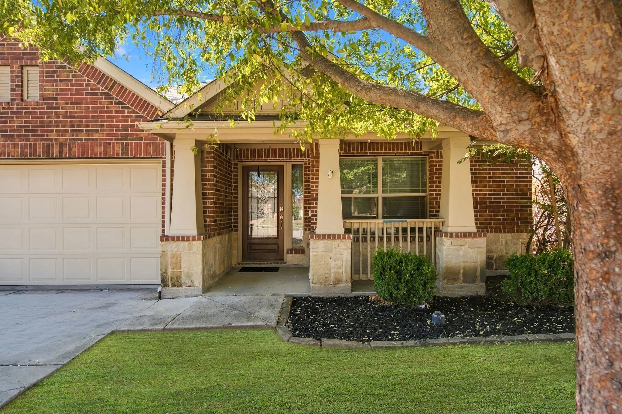Single Family Residence For Sale in Denton County , 12116 Knots Lane, Frisco, Texas 75036, 4 Bedroom, 2 Bathroom, 2 Garage spaces, 2,013 Sqft, built in 2012, mls#21407759, Real Estate Agent in Frisco, Homes For Sale in Denton county, Homes For Sale in Frisco, Realtor in Frisco Texas, Real Estate Brokerage Independent Realty Texas, Luminita Cordes Realtor