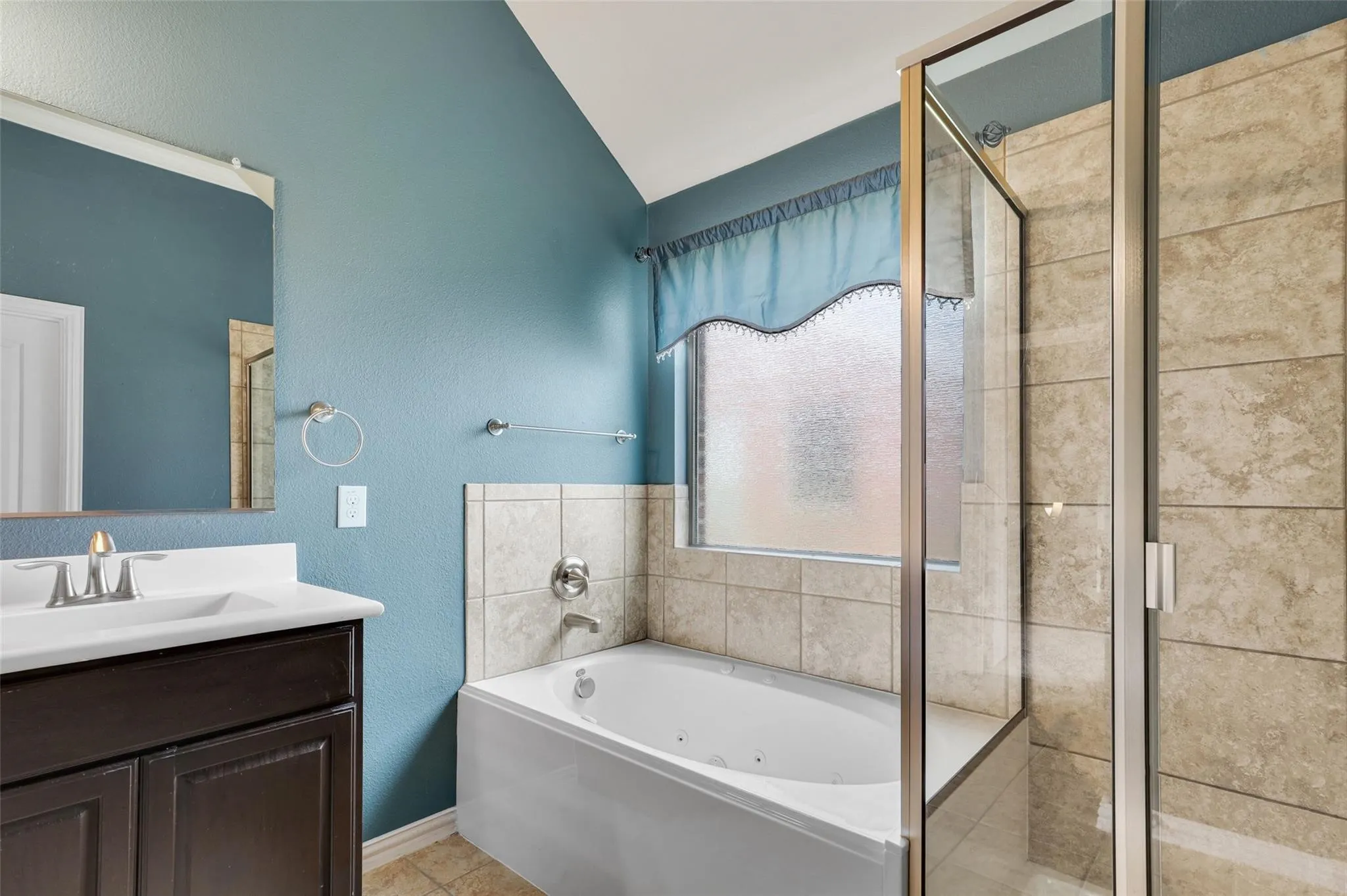 Single Family Residence For Sale in Denton County , 12116 Knots Lane, Frisco, Texas 75036, 4 Bedroom, 2 Bathroom, 2 Garage spaces, 2,013 Sqft, built in 2012, mls#21407759, Real Estate Agent in Frisco, Homes For Sale in Denton county, Homes For Sale in Frisco, Realtor in Frisco Texas, Real Estate Brokerage Independent Realty Texas, Luminita Cordes Realtor