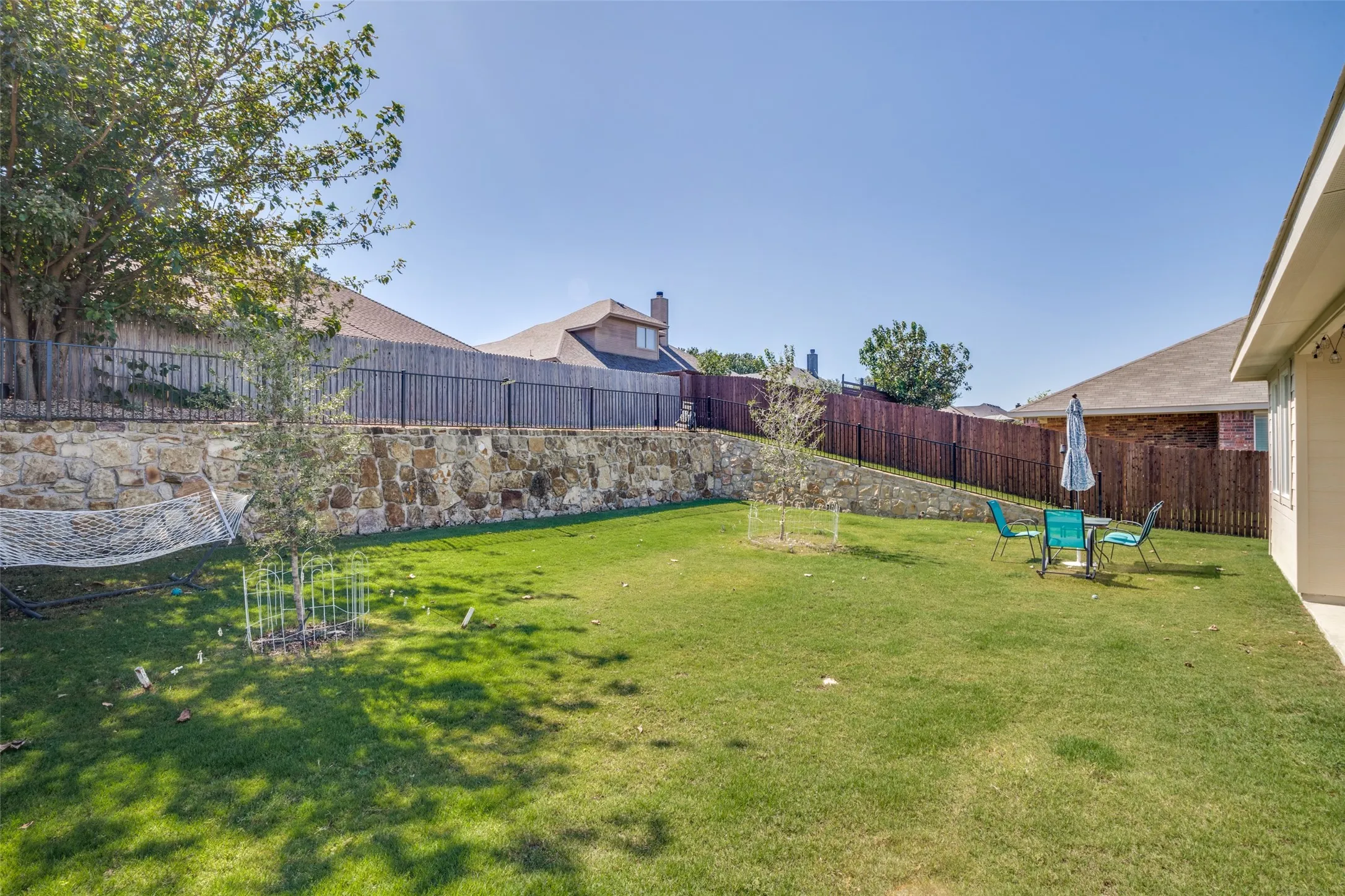 Single Family Residence For Sale in Denton County , 437 Ridge Drive, Justin, Texas 76247, 4 Bedroom, 2 Bathroom, 3 Garage spaces, 1,834 Sqft, built in 2024, mls#21407649, Real Estate Agent in Justin, Homes For Sale in Denton county, Homes For Sale in Justin, Realtor in Justin Texas, Real Estate Brokerage Independent Realty Texas, Luminita Cordes Realtor
