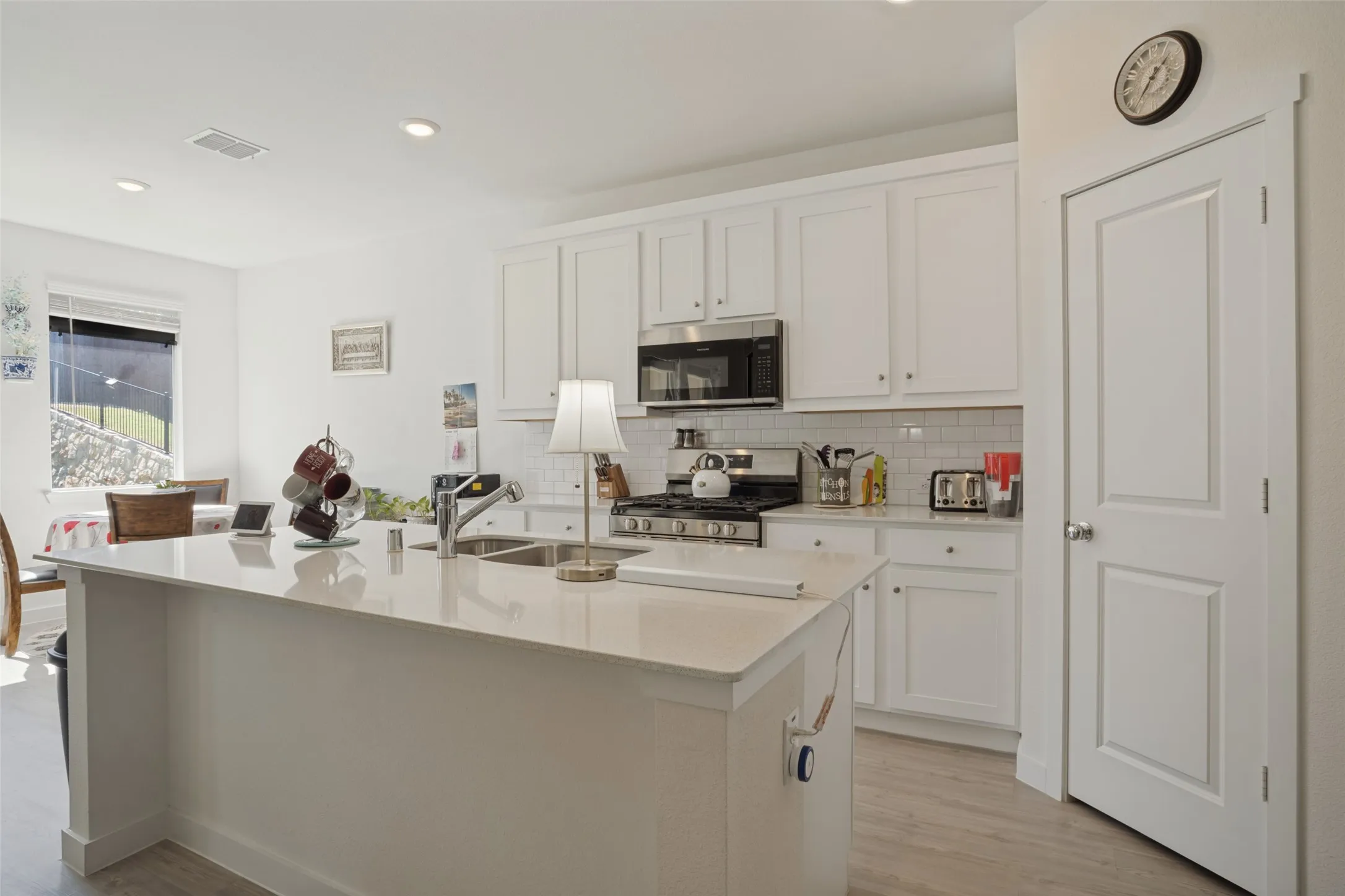 Single Family Residence For Sale in Denton County , 437 Ridge Drive, Justin, Texas 76247, 4 Bedroom, 2 Bathroom, 3 Garage spaces, 1,834 Sqft, built in 2024, mls#21407649, Real Estate Agent in Justin, Homes For Sale in Denton county, Homes For Sale in Justin, Realtor in Justin Texas, Real Estate Brokerage Independent Realty Texas, Luminita Cordes Realtor