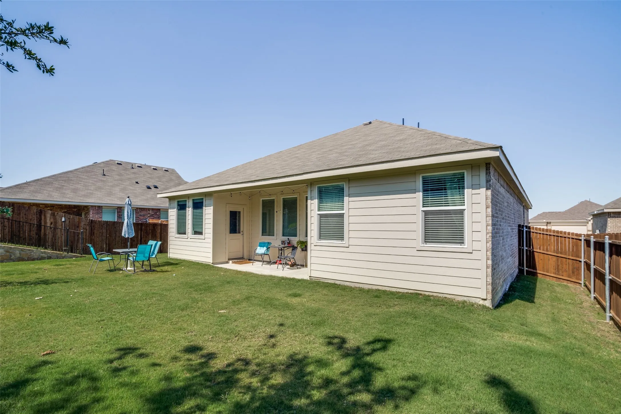 Single Family Residence For Sale in Denton County , 437 Ridge Drive, Justin, Texas 76247, 4 Bedroom, 2 Bathroom, 3 Garage spaces, 1,834 Sqft, built in 2024, mls#21407649, Real Estate Agent in Justin, Homes For Sale in Denton county, Homes For Sale in Justin, Realtor in Justin Texas, Real Estate Brokerage Independent Realty Texas, Luminita Cordes Realtor