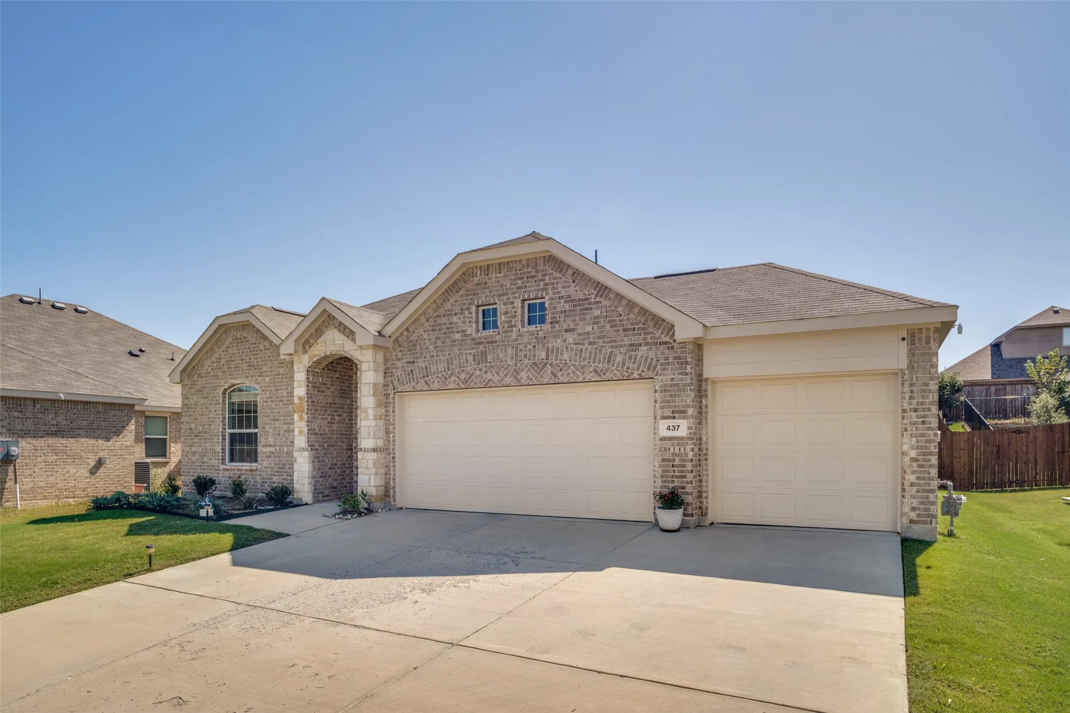 Single Family Residence For Sale in Denton County , 437 Ridge Drive, Justin, Texas 76247, 4 Bedroom, 2 Bathroom, 3 Garage spaces, 1,834 Sqft, built in 2024, mls#21407649, Real Estate Agent in Justin, Homes For Sale in Denton county, Homes For Sale in Justin, Realtor in Justin Texas, Real Estate Brokerage Independent Realty Texas, Luminita Cordes Realtor