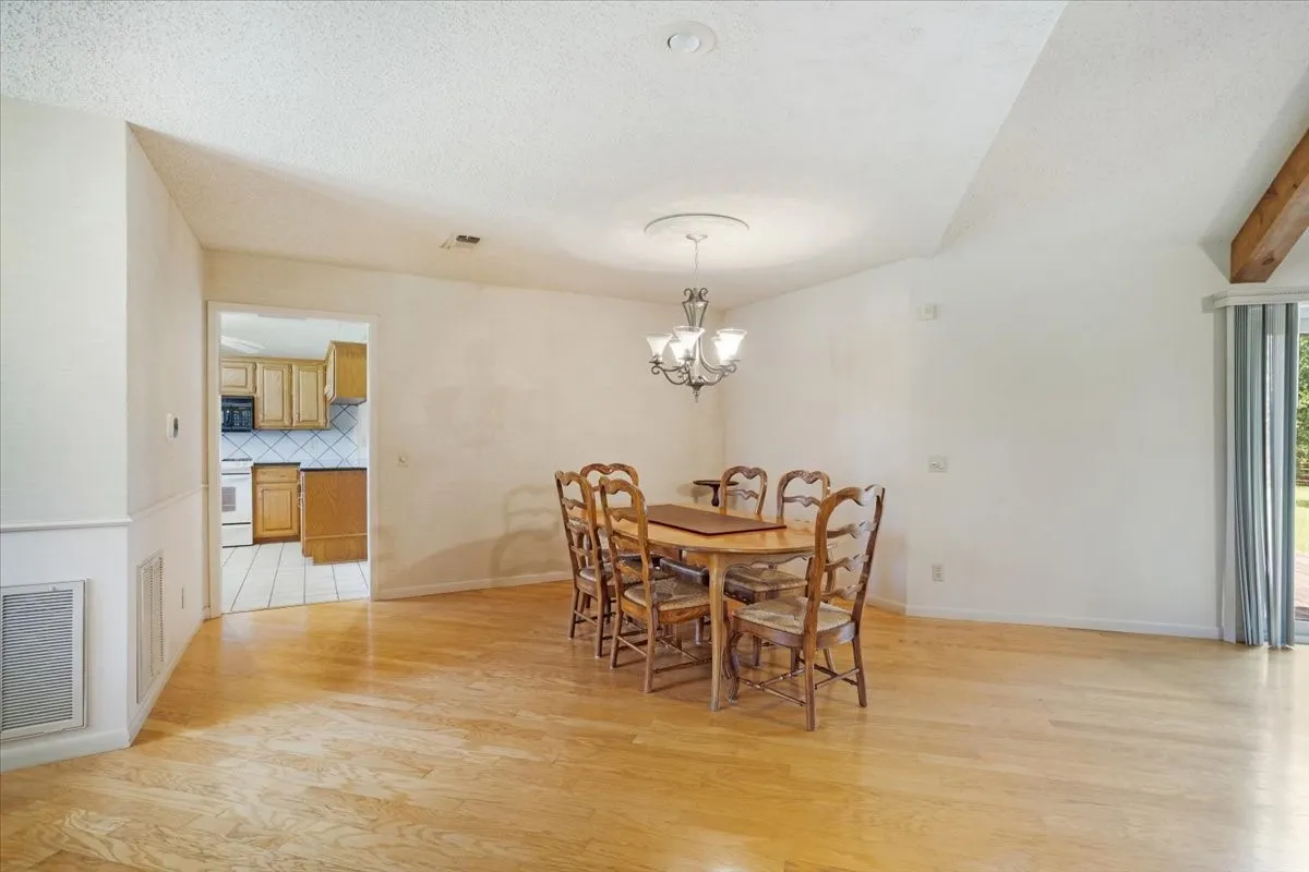 Single Family Residence For Rent in Grayson County , 5393 State Highway 5, Van Alstyne, Texas 75495, 4 Bedroom, 4 Bathroom, 2 Garage spaces, 3,557 Sqft, built in 1992, mls#21407810, Real Estate Agent in Van Alstyne, Homes For Rent in Grayson county, Homes For Rent in Van Alstyne, Realtor in Van Alstyne Texas, Real Estate Brokerage Independent Realty Texas, Luminita Cordes Realtor