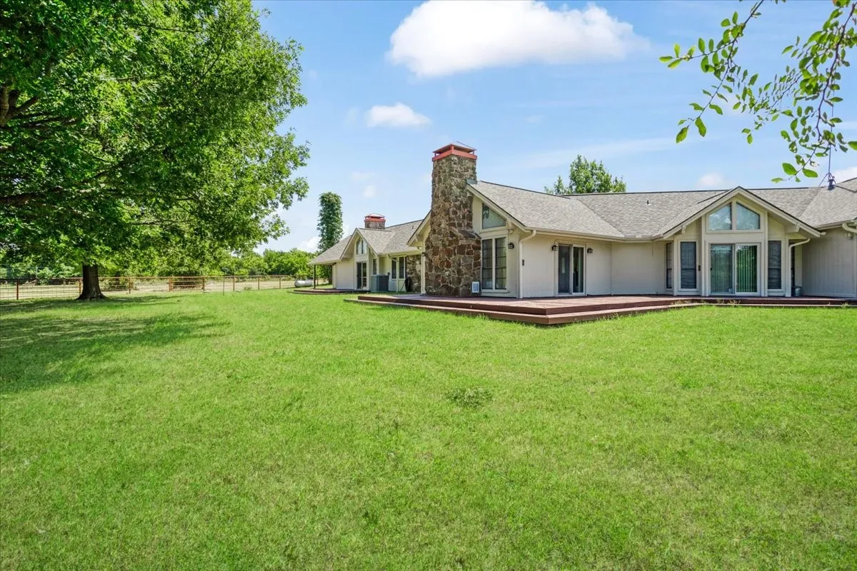 Single Family Residence For Rent in Grayson County , 5393 State Highway 5, Van Alstyne, Texas 75495, 4 Bedroom, 4 Bathroom, 2 Garage spaces, 3,557 Sqft, built in 1992, mls#21407810, Real Estate Agent in Van Alstyne, Homes For Rent in Grayson county, Homes For Rent in Van Alstyne, Realtor in Van Alstyne Texas, Real Estate Brokerage Independent Realty Texas, Luminita Cordes Realtor
