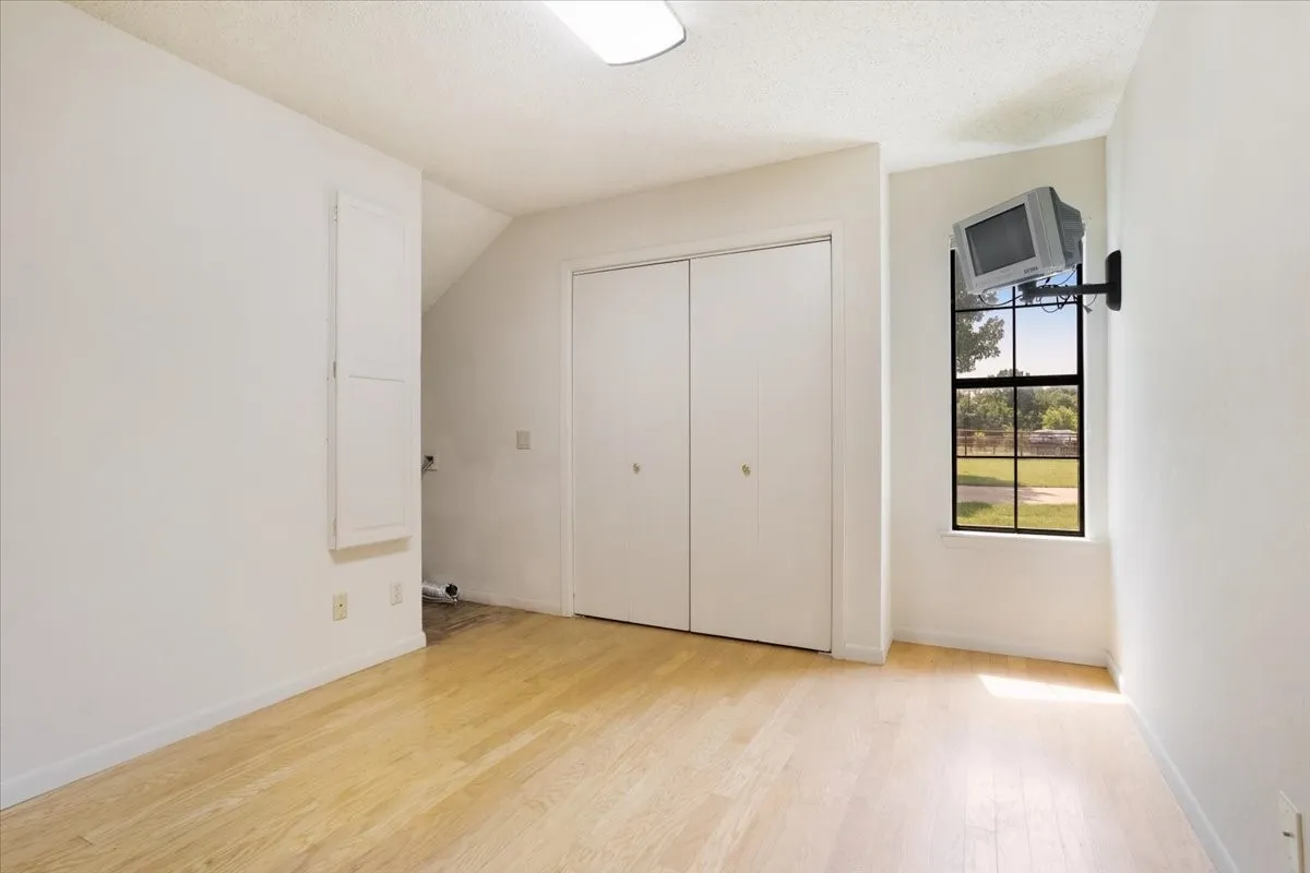 Single Family Residence For Rent in Grayson County , 5393 State Highway 5, Van Alstyne, Texas 75495, 4 Bedroom, 4 Bathroom, 2 Garage spaces, 3,557 Sqft, built in 1992, mls#21407810, Real Estate Agent in Van Alstyne, Homes For Rent in Grayson county, Homes For Rent in Van Alstyne, Realtor in Van Alstyne Texas, Real Estate Brokerage Independent Realty Texas, Luminita Cordes Realtor
