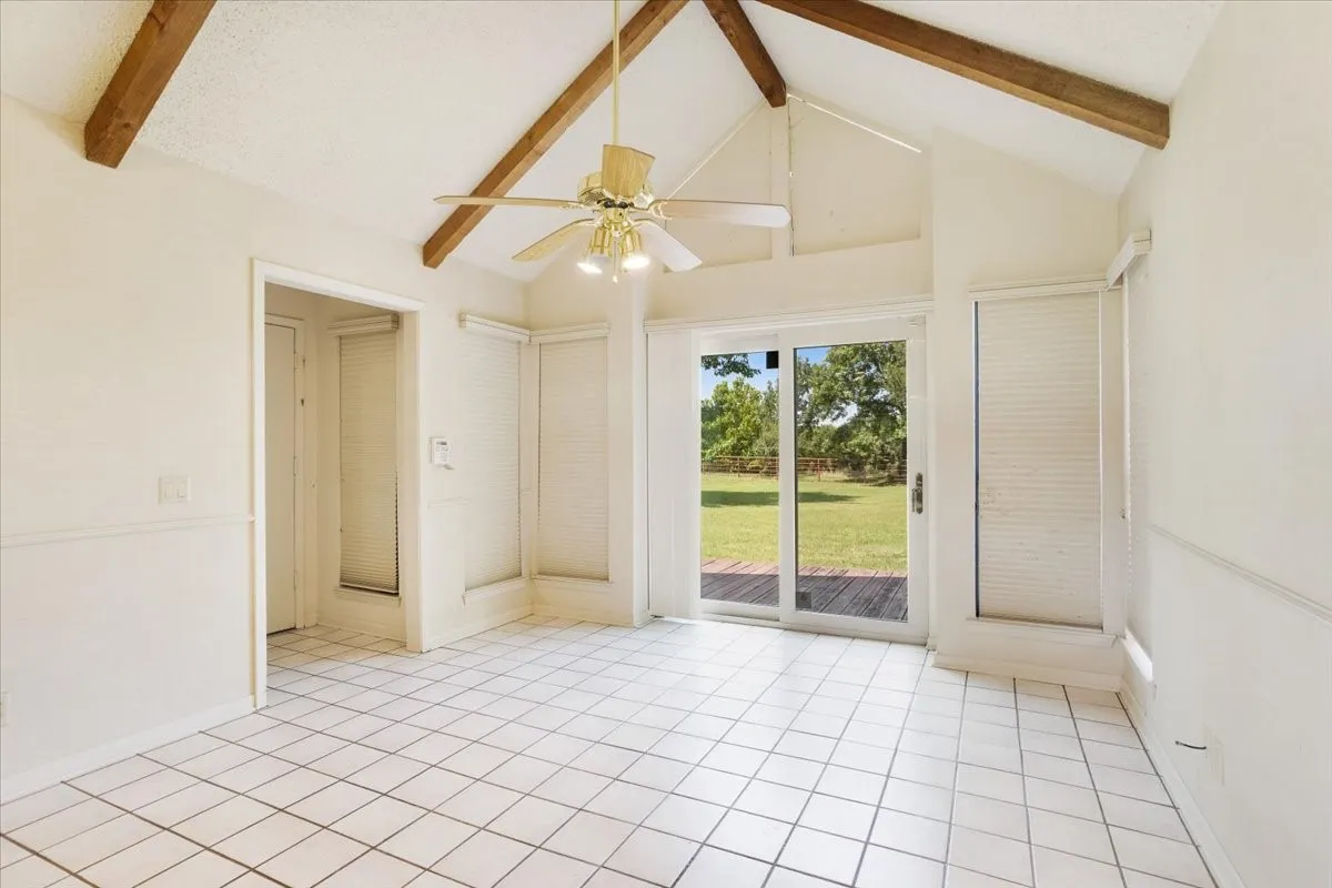Single Family Residence For Rent in Grayson County , 5393 State Highway 5, Van Alstyne, Texas 75495, 4 Bedroom, 4 Bathroom, 2 Garage spaces, 3,557 Sqft, built in 1992, mls#21407810, Real Estate Agent in Van Alstyne, Homes For Rent in Grayson county, Homes For Rent in Van Alstyne, Realtor in Van Alstyne Texas, Real Estate Brokerage Independent Realty Texas, Luminita Cordes Realtor