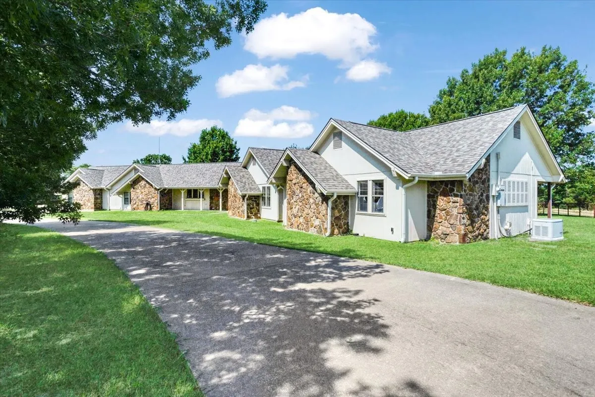 Single Family Residence For Rent