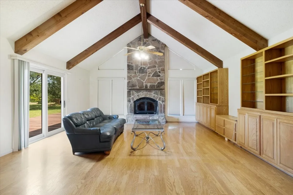 Single Family Residence For Rent in Grayson County , 5393 State Highway 5, Van Alstyne, Texas 75495, 4 Bedroom, 4 Bathroom, 2 Garage spaces, 3,557 Sqft, built in 1992, mls#21407810, Real Estate Agent in Van Alstyne, Homes For Rent in Grayson county, Homes For Rent in Van Alstyne, Realtor in Van Alstyne Texas, Real Estate Brokerage Independent Realty Texas, Luminita Cordes Realtor