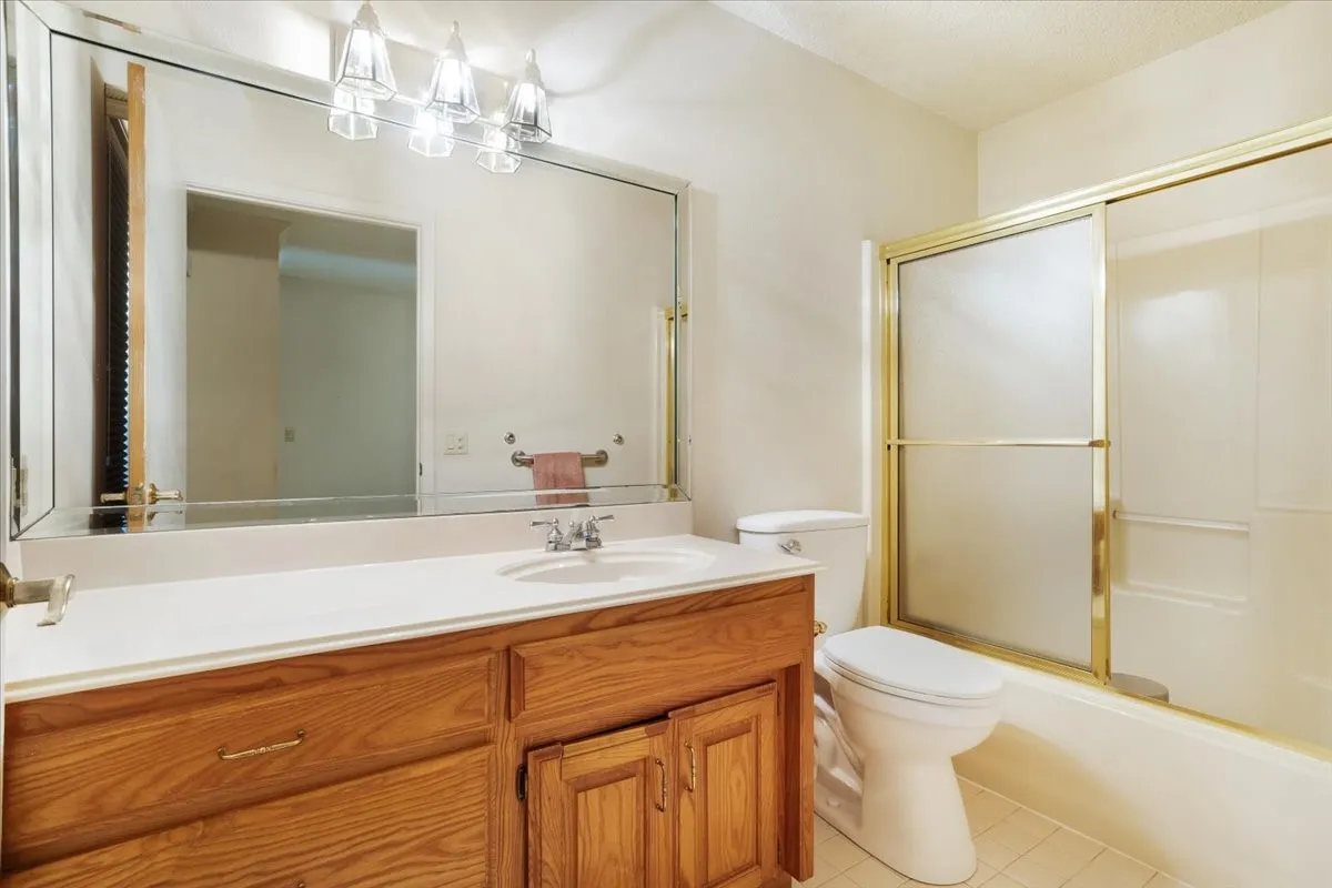 Single Family Residence For Rent in Grayson County , 5393 State Highway 5, Van Alstyne, Texas 75495, 4 Bedroom, 4 Bathroom, 2 Garage spaces, 3,557 Sqft, built in 1992, mls#21407810, Real Estate Agent in Van Alstyne, Homes For Rent in Grayson county, Homes For Rent in Van Alstyne, Realtor in Van Alstyne Texas, Real Estate Brokerage Independent Realty Texas, Luminita Cordes Realtor