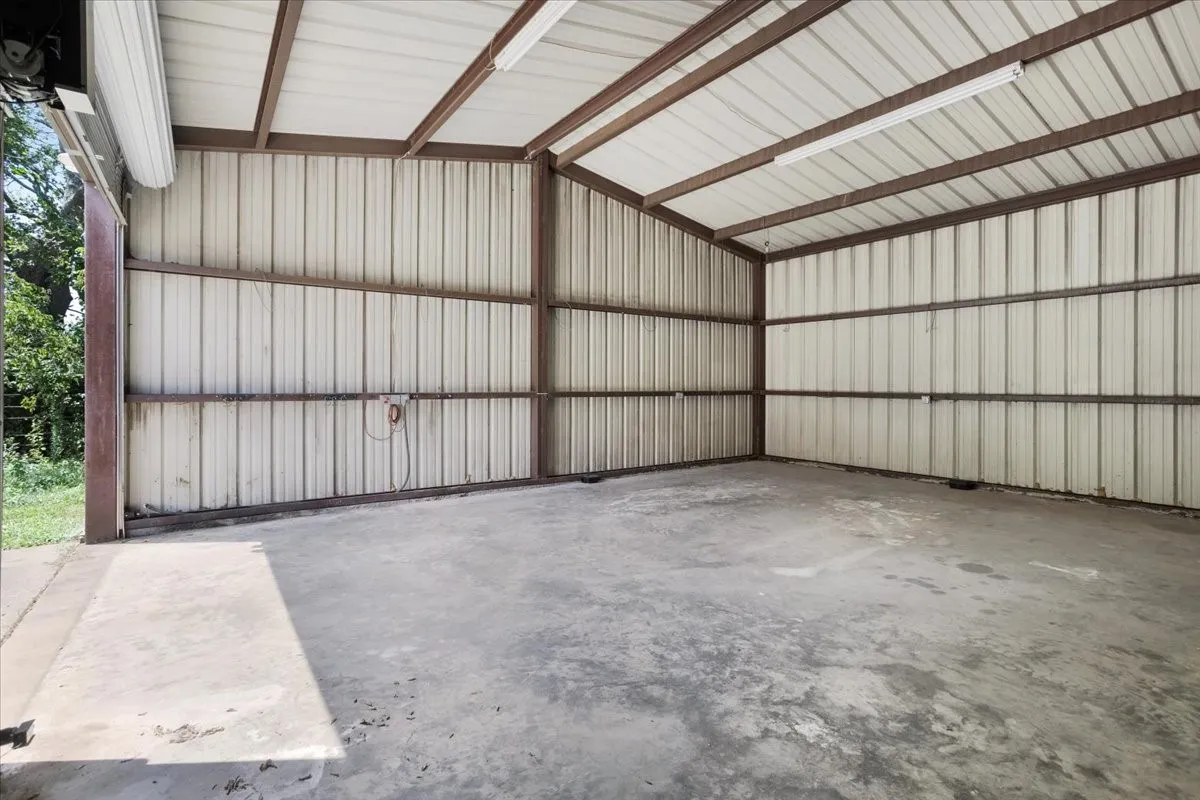 Single Family Residence For Rent in Grayson County , 5393 State Highway 5, Van Alstyne, Texas 75495, 4 Bedroom, 4 Bathroom, 2 Garage spaces, 3,557 Sqft, built in 1992, mls#21407810, Real Estate Agent in Van Alstyne, Homes For Rent in Grayson county, Homes For Rent in Van Alstyne, Realtor in Van Alstyne Texas, Real Estate Brokerage Independent Realty Texas, Luminita Cordes Realtor