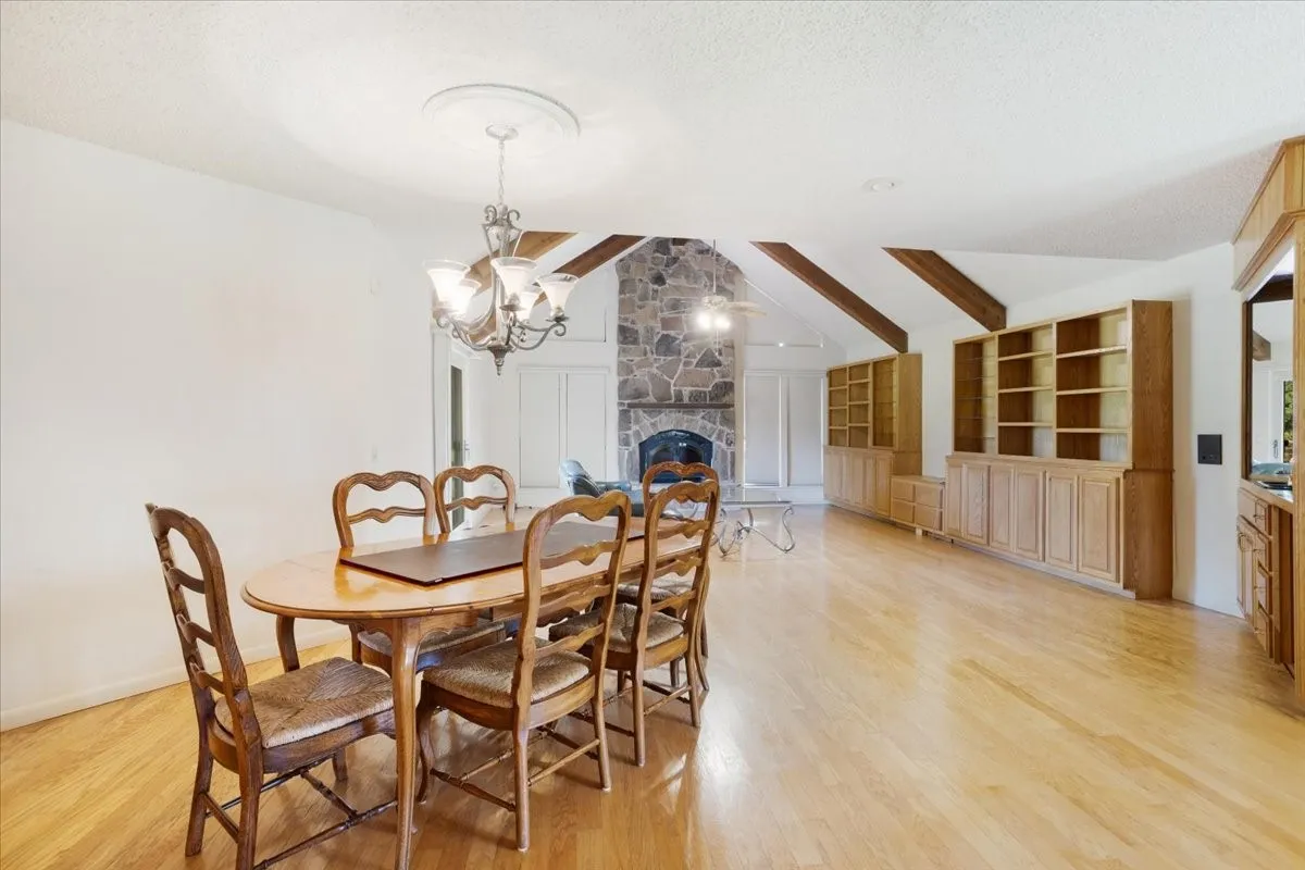 Single Family Residence For Rent in Grayson County , 5393 State Highway 5, Van Alstyne, Texas 75495, 4 Bedroom, 4 Bathroom, 2 Garage spaces, 3,557 Sqft, built in 1992, mls#21407810, Real Estate Agent in Van Alstyne, Homes For Rent in Grayson county, Homes For Rent in Van Alstyne, Realtor in Van Alstyne Texas, Real Estate Brokerage Independent Realty Texas, Luminita Cordes Realtor