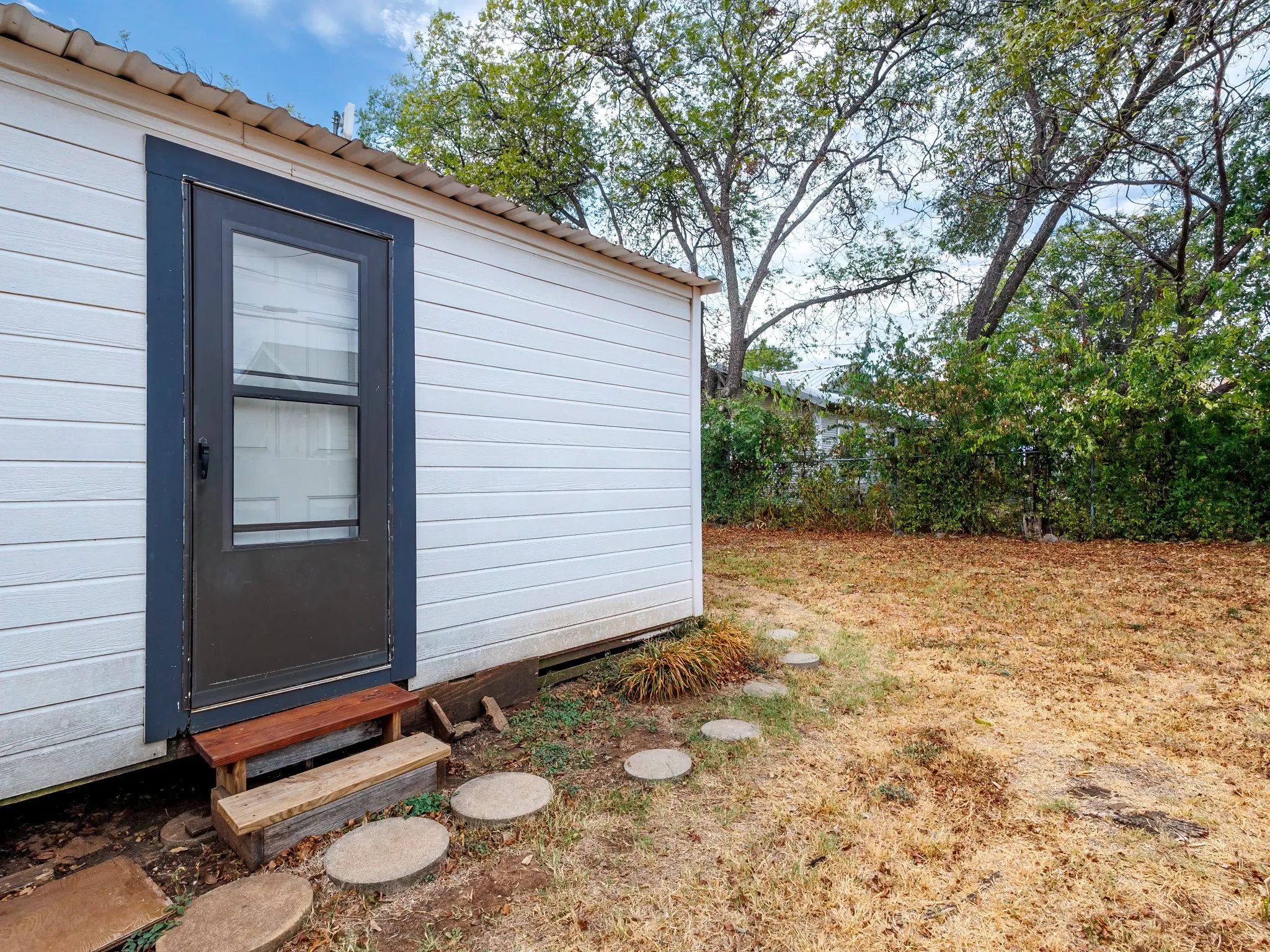 Single Family Residence For Sale in Coleman County , 714 W College Avenue, Coleman, Texas 76834, 3 Bedroom, 2 Bathroom, 1 Garage spaces, 1,570 Sqft, built in 1935, mls#21406051, Real Estate Agent in Coleman, Homes For Sale in Coleman county, Homes For Sale in Coleman, Realtor in Coleman Texas, Real Estate Brokerage Independent Realty Texas, Luminita Cordes Realtor