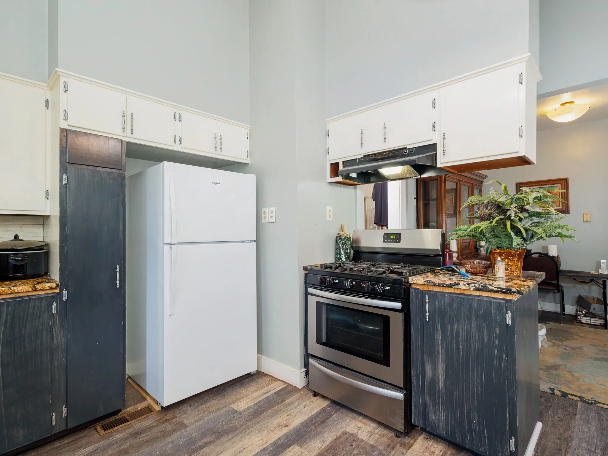 Single Family Residence For Sale in Coleman County , 714 W College Avenue, Coleman, Texas 76834, 3 Bedroom, 2 Bathroom, 1 Garage spaces, 1,570 Sqft, built in 1935, mls#21406051, Real Estate Agent in Coleman, Homes For Sale in Coleman county, Homes For Sale in Coleman, Realtor in Coleman Texas, Real Estate Brokerage Independent Realty Texas, Luminita Cordes Realtor