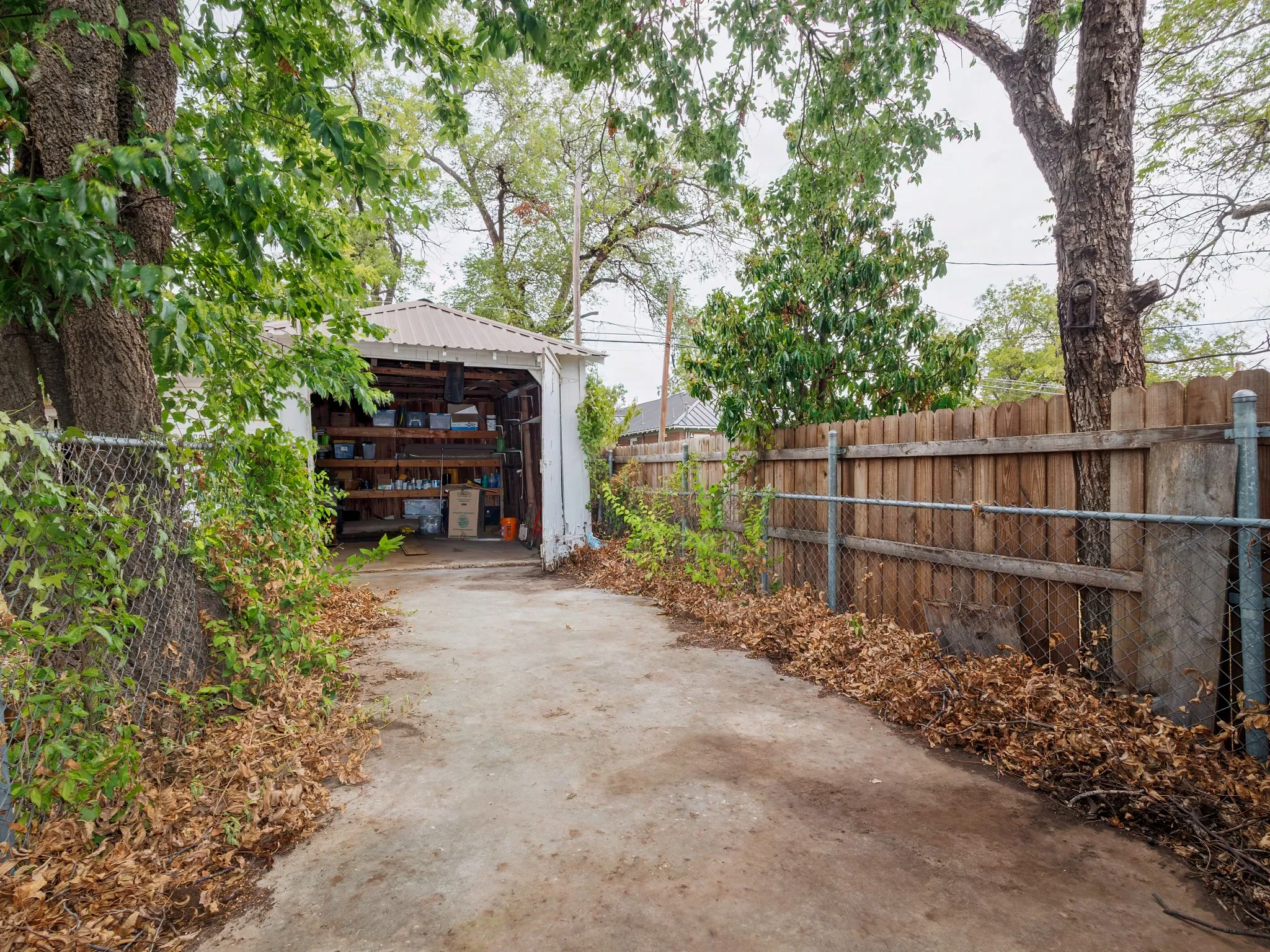 Single Family Residence For Sale in Coleman County , 714 W College Avenue, Coleman, Texas 76834, 3 Bedroom, 2 Bathroom, 1 Garage spaces, 1,570 Sqft, built in 1935, mls#21406051, Real Estate Agent in Coleman, Homes For Sale in Coleman county, Homes For Sale in Coleman, Realtor in Coleman Texas, Real Estate Brokerage Independent Realty Texas, Luminita Cordes Realtor