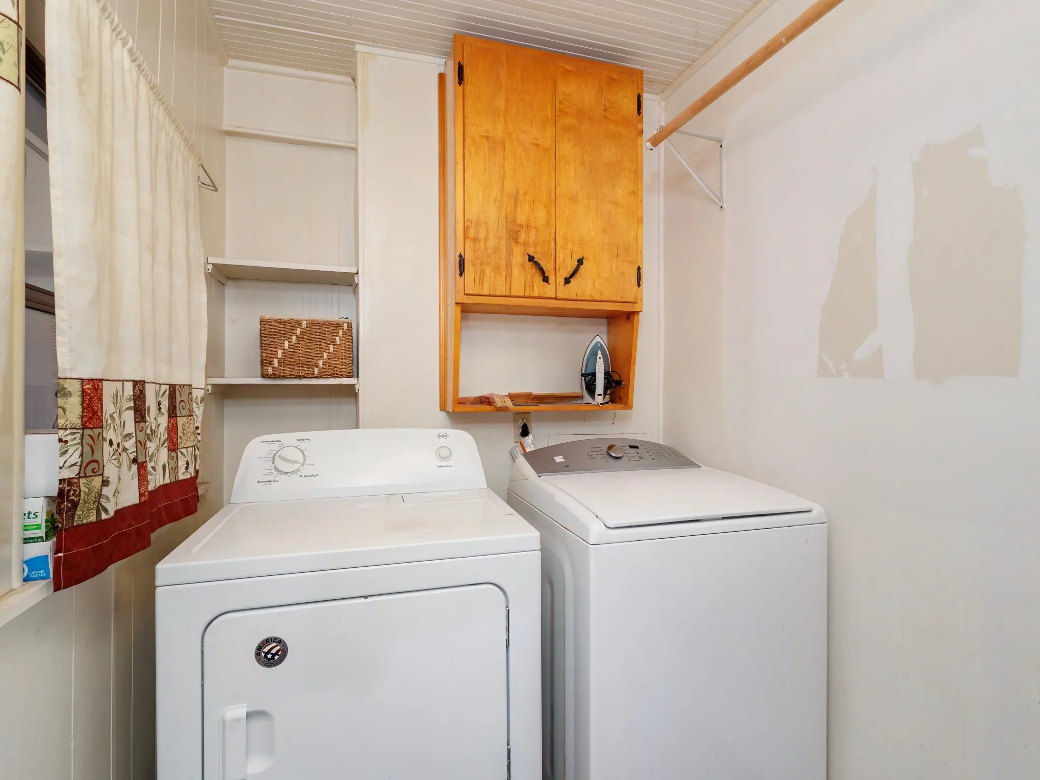 Single Family Residence For Sale in Coleman County , 714 W College Avenue, Coleman, Texas 76834, 3 Bedroom, 2 Bathroom, 1 Garage spaces, 1,570 Sqft, built in 1935, mls#21406051, Real Estate Agent in Coleman, Homes For Sale in Coleman county, Homes For Sale in Coleman, Realtor in Coleman Texas, Real Estate Brokerage Independent Realty Texas, Luminita Cordes Realtor