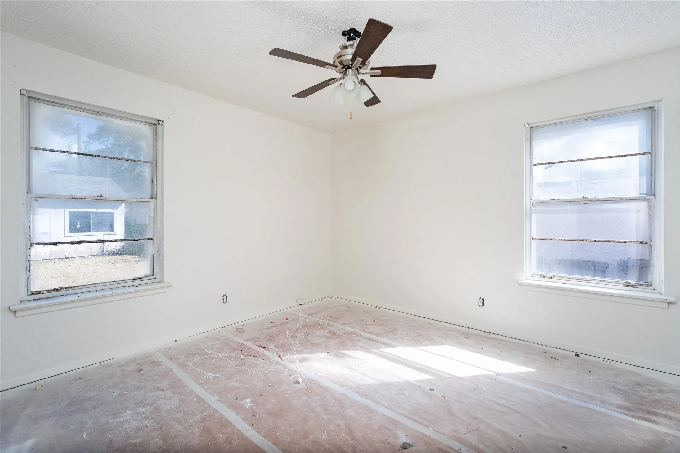 Single Family Residence For Sale in Dallas County , 2823 San Marcus Avenue, Dallas, Texas 75228, 4 Bedroom, 1 Bathroom, Garage spaces, 1,536 Sqft, built in 1955, mls#21407811, Real Estate Agent in Dallas, Homes For Sale in Dallas county, Homes For Sale in Dallas, Realtor in Dallas Texas, Real Estate Brokerage Independent Realty Texas, Luminita Cordes Realtor