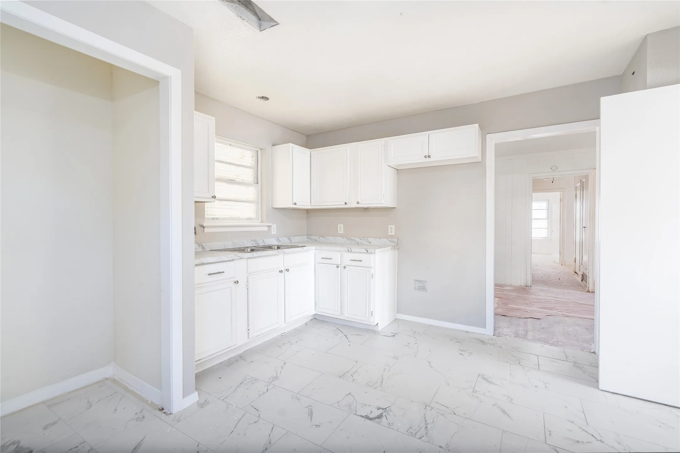 Single Family Residence For Sale in Dallas County , 2823 San Marcus Avenue, Dallas, Texas 75228, 4 Bedroom, 1 Bathroom, Garage spaces, 1,536 Sqft, built in 1955, mls#21407811, Real Estate Agent in Dallas, Homes For Sale in Dallas county, Homes For Sale in Dallas, Realtor in Dallas Texas, Real Estate Brokerage Independent Realty Texas, Luminita Cordes Realtor
