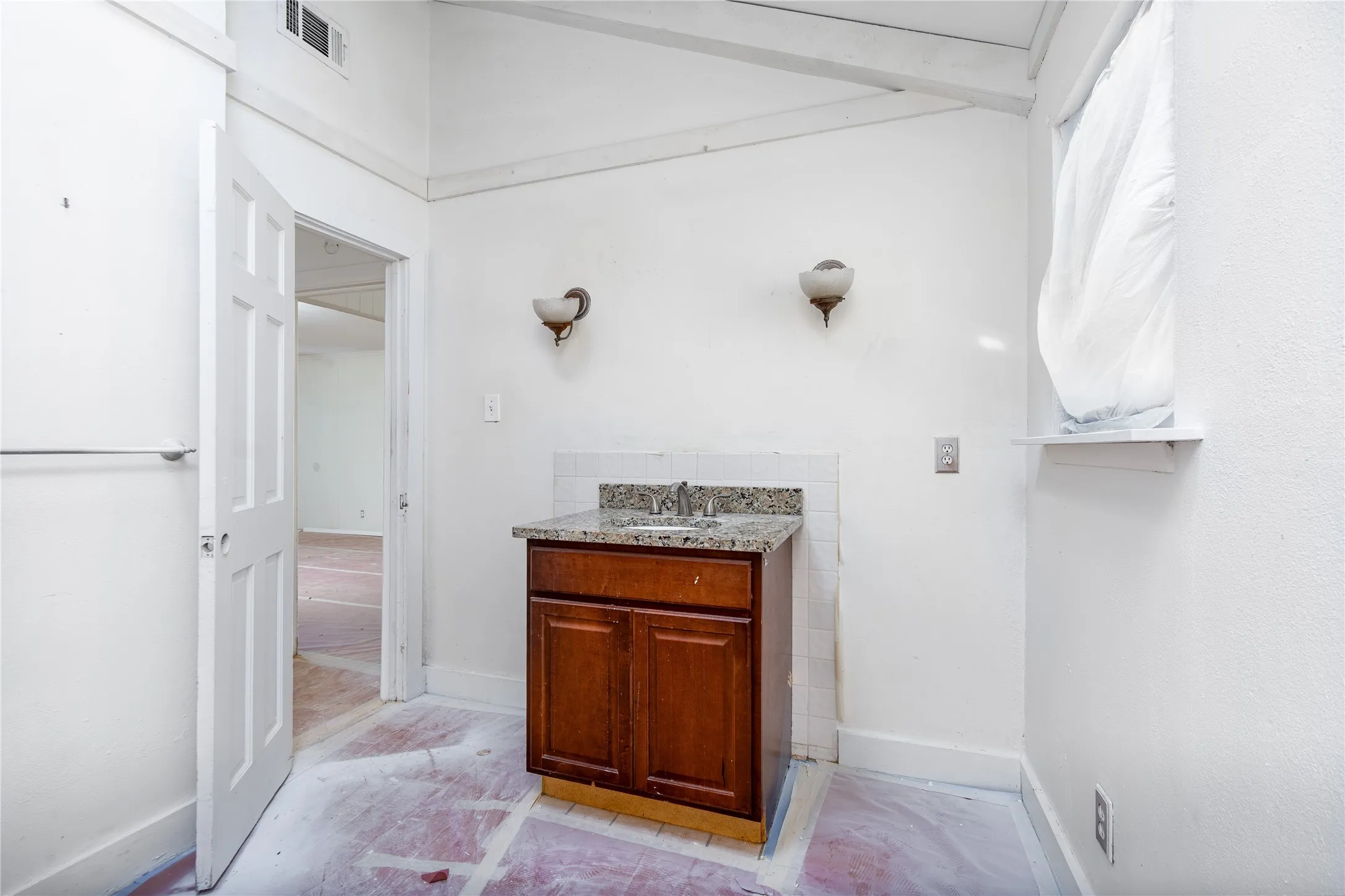 Single Family Residence For Sale in Dallas County , 2823 San Marcus Avenue, Dallas, Texas 75228, 4 Bedroom, 1 Bathroom, Garage spaces, 1,536 Sqft, built in 1955, mls#21407811, Real Estate Agent in Dallas, Homes For Sale in Dallas county, Homes For Sale in Dallas, Realtor in Dallas Texas, Real Estate Brokerage Independent Realty Texas, Luminita Cordes Realtor