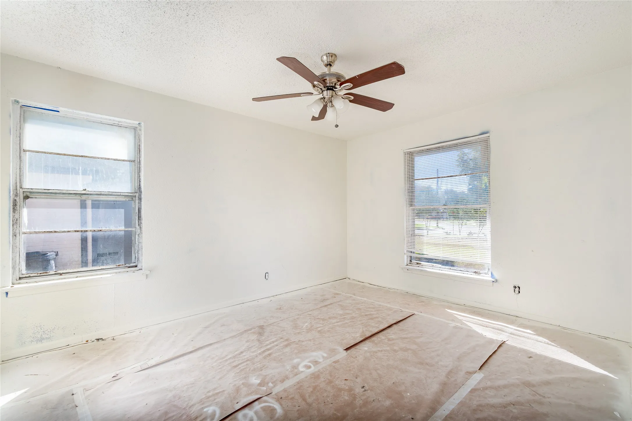 Single Family Residence For Sale in Dallas County , 2823 San Marcus Avenue, Dallas, Texas 75228, 4 Bedroom, 1 Bathroom, Garage spaces, 1,536 Sqft, built in 1955, mls#21407811, Real Estate Agent in Dallas, Homes For Sale in Dallas county, Homes For Sale in Dallas, Realtor in Dallas Texas, Real Estate Brokerage Independent Realty Texas, Luminita Cordes Realtor