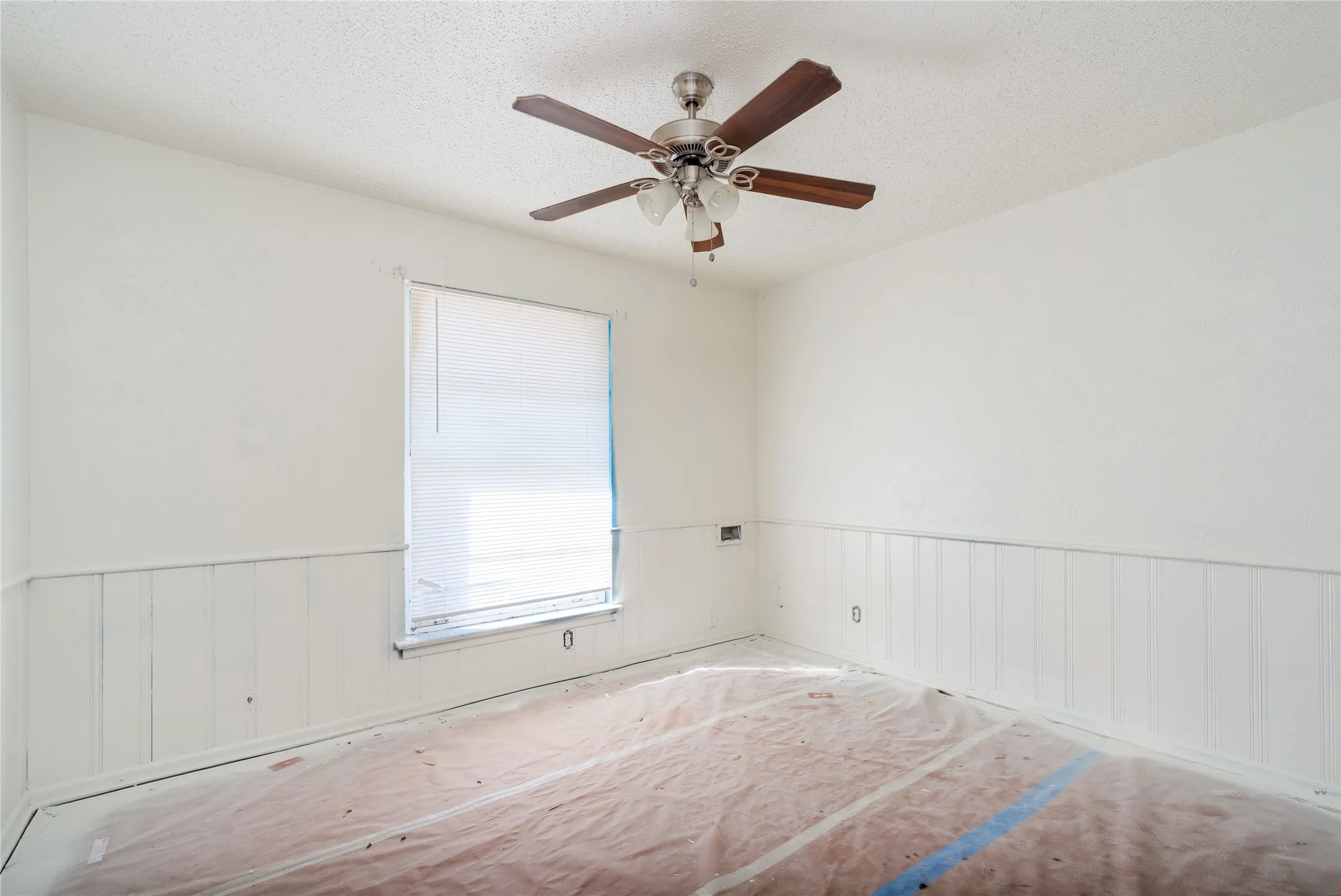 Single Family Residence For Sale in Dallas County , 2823 San Marcus Avenue, Dallas, Texas 75228, 4 Bedroom, 1 Bathroom, Garage spaces, 1,536 Sqft, built in 1955, mls#21407811, Real Estate Agent in Dallas, Homes For Sale in Dallas county, Homes For Sale in Dallas, Realtor in Dallas Texas, Real Estate Brokerage Independent Realty Texas, Luminita Cordes Realtor