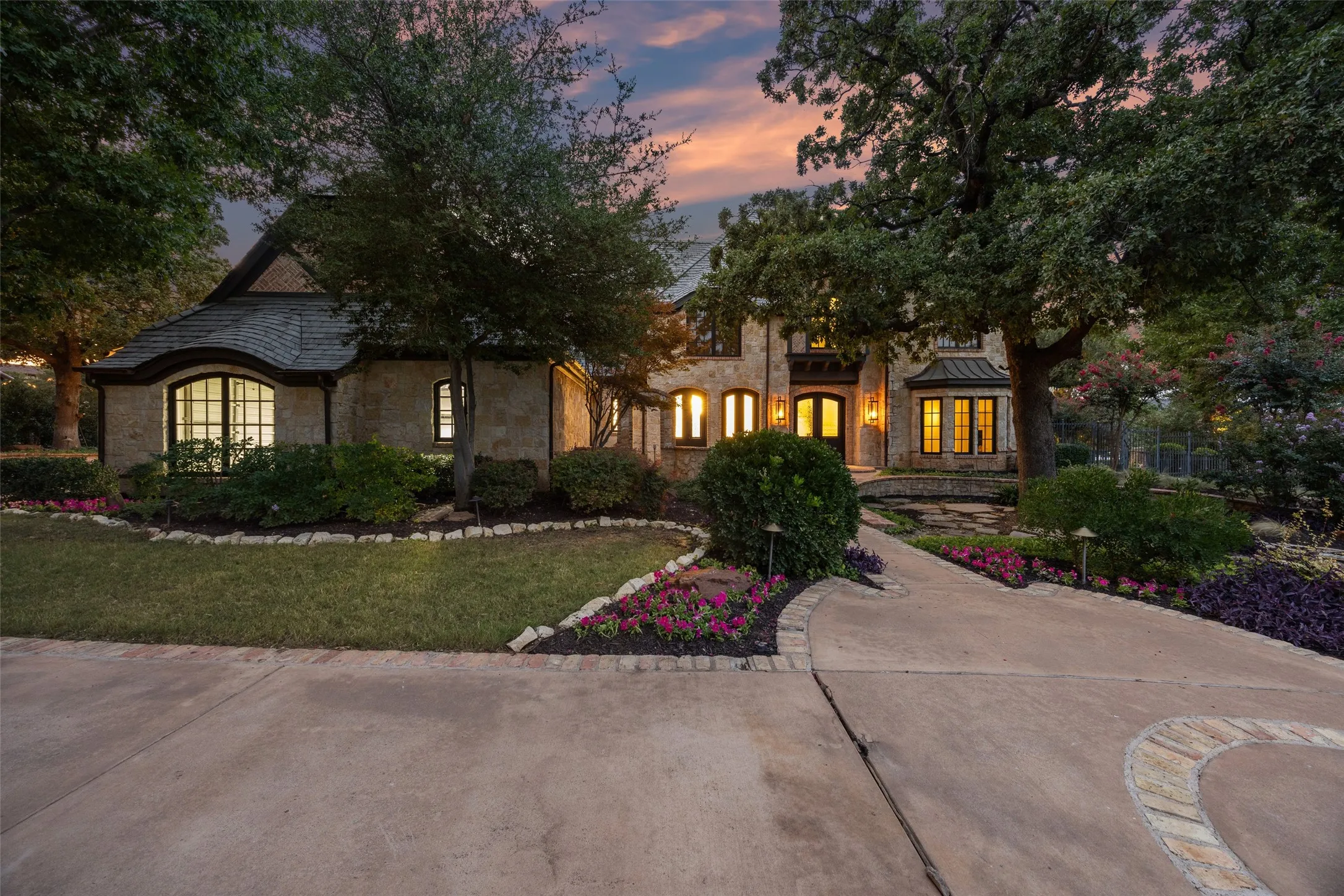 Single Family Residence For Sale in Tarrant County , 2000 White Wing Cove, Westlake, Texas 76262, 4 Bedroom, 5 Bathroom, 3 Garage spaces, 5,732 Sqft, built in 2004, mls#21407813, Real Estate Agent in Westlake, Homes For Sale in Tarrant county, Homes For Sale in Westlake, Realtor in Westlake Texas, Real Estate Brokerage Independent Realty Texas, Luminita Cordes Realtor
