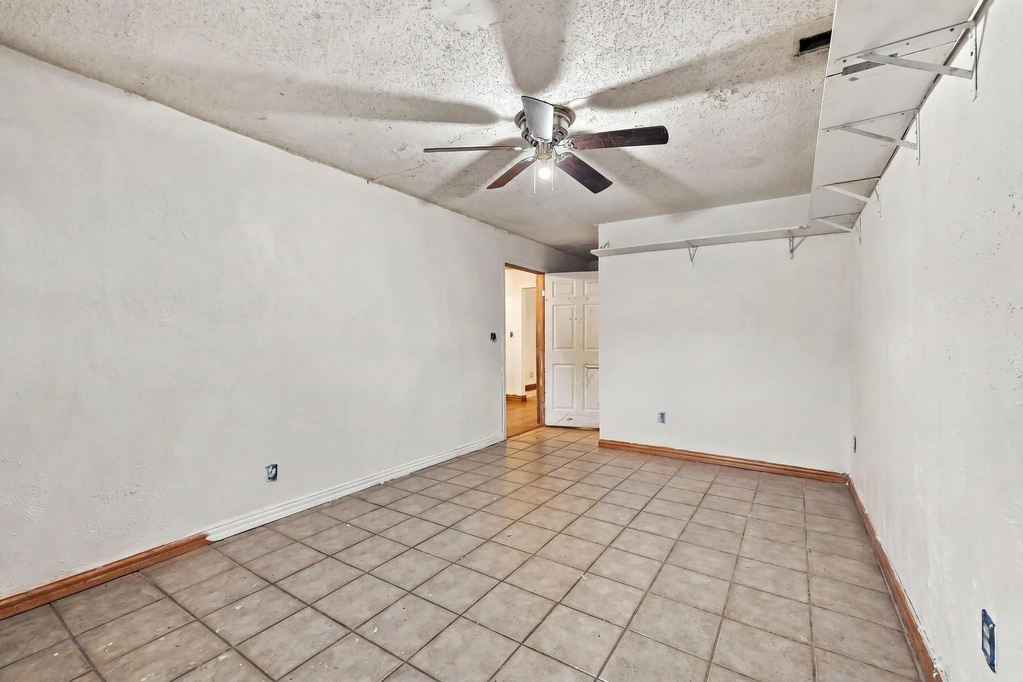 Single Family Residence For Sale in Rains County , 338 Egret Circle, East Tawakoni, Texas 75472, 4 Bedroom, 2 Bathroom, Garage spaces, 1,527 Sqft, built in 1989, mls#21405022, Real Estate Agent in East Tawakoni, Homes For Sale in Rains county, Homes For Sale in East Tawakoni, Realtor in East Tawakoni Texas, Real Estate Brokerage Independent Realty Texas, Luminita Cordes Realtor