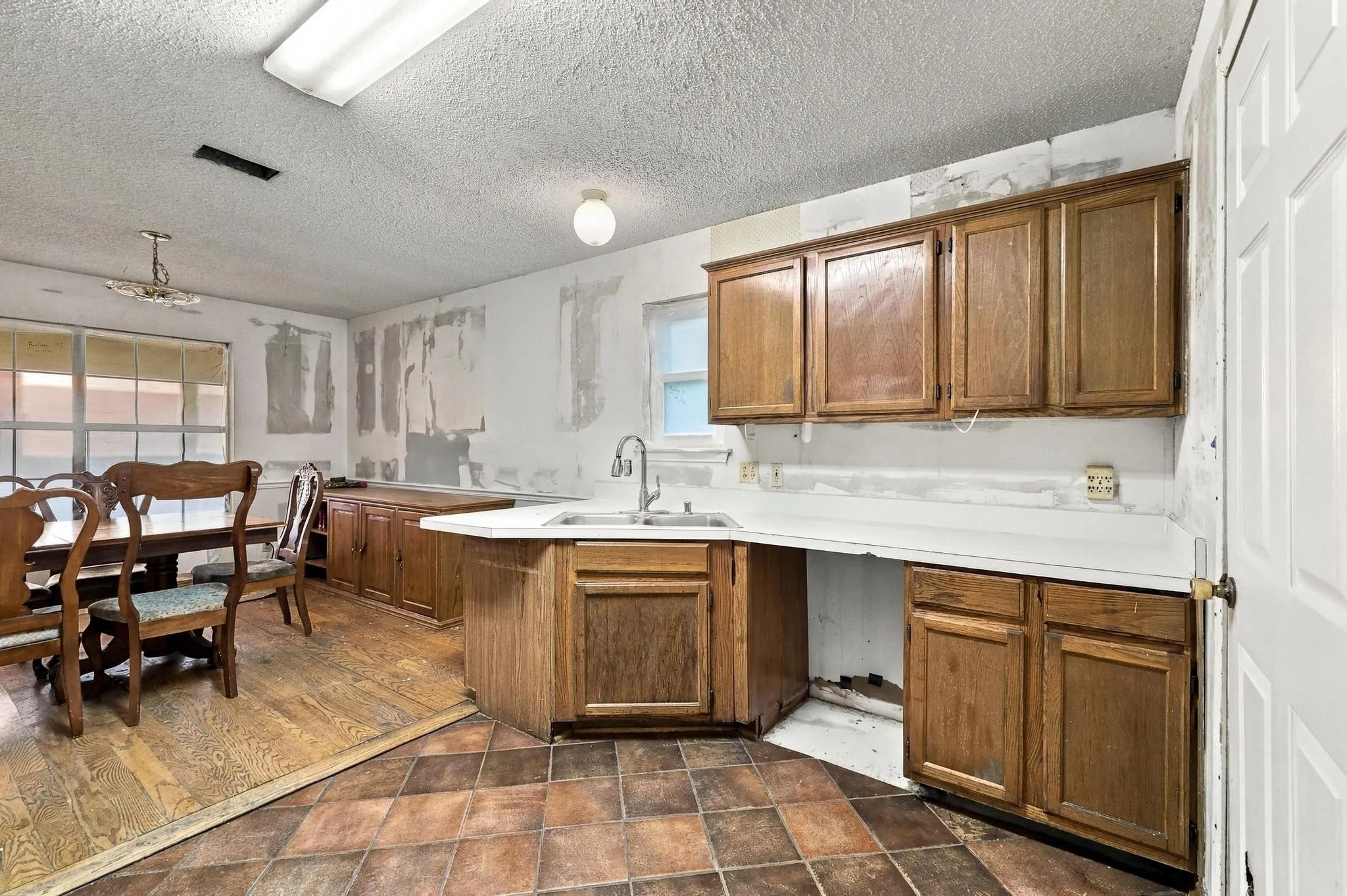 Single Family Residence For Sale in Rains County , 338 Egret Circle, East Tawakoni, Texas 75472, 4 Bedroom, 2 Bathroom, Garage spaces, 1,527 Sqft, built in 1989, mls#21405022, Real Estate Agent in East Tawakoni, Homes For Sale in Rains county, Homes For Sale in East Tawakoni, Realtor in East Tawakoni Texas, Real Estate Brokerage Independent Realty Texas, Luminita Cordes Realtor