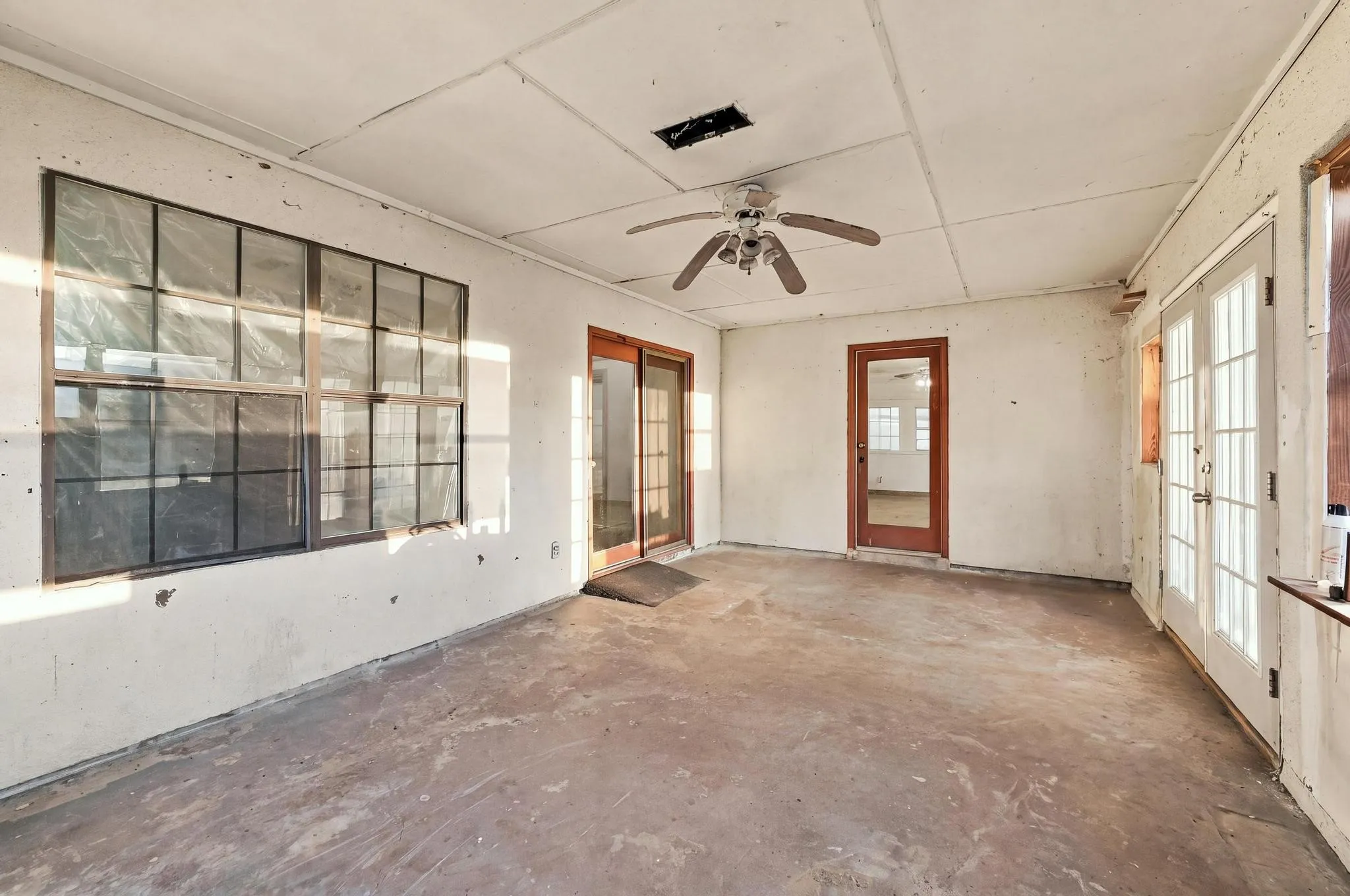 Single Family Residence For Sale in Rains County , 338 Egret Circle, East Tawakoni, Texas 75472, 4 Bedroom, 2 Bathroom, Garage spaces, 1,527 Sqft, built in 1989, mls#21405022, Real Estate Agent in East Tawakoni, Homes For Sale in Rains county, Homes For Sale in East Tawakoni, Realtor in East Tawakoni Texas, Real Estate Brokerage Independent Realty Texas, Luminita Cordes Realtor