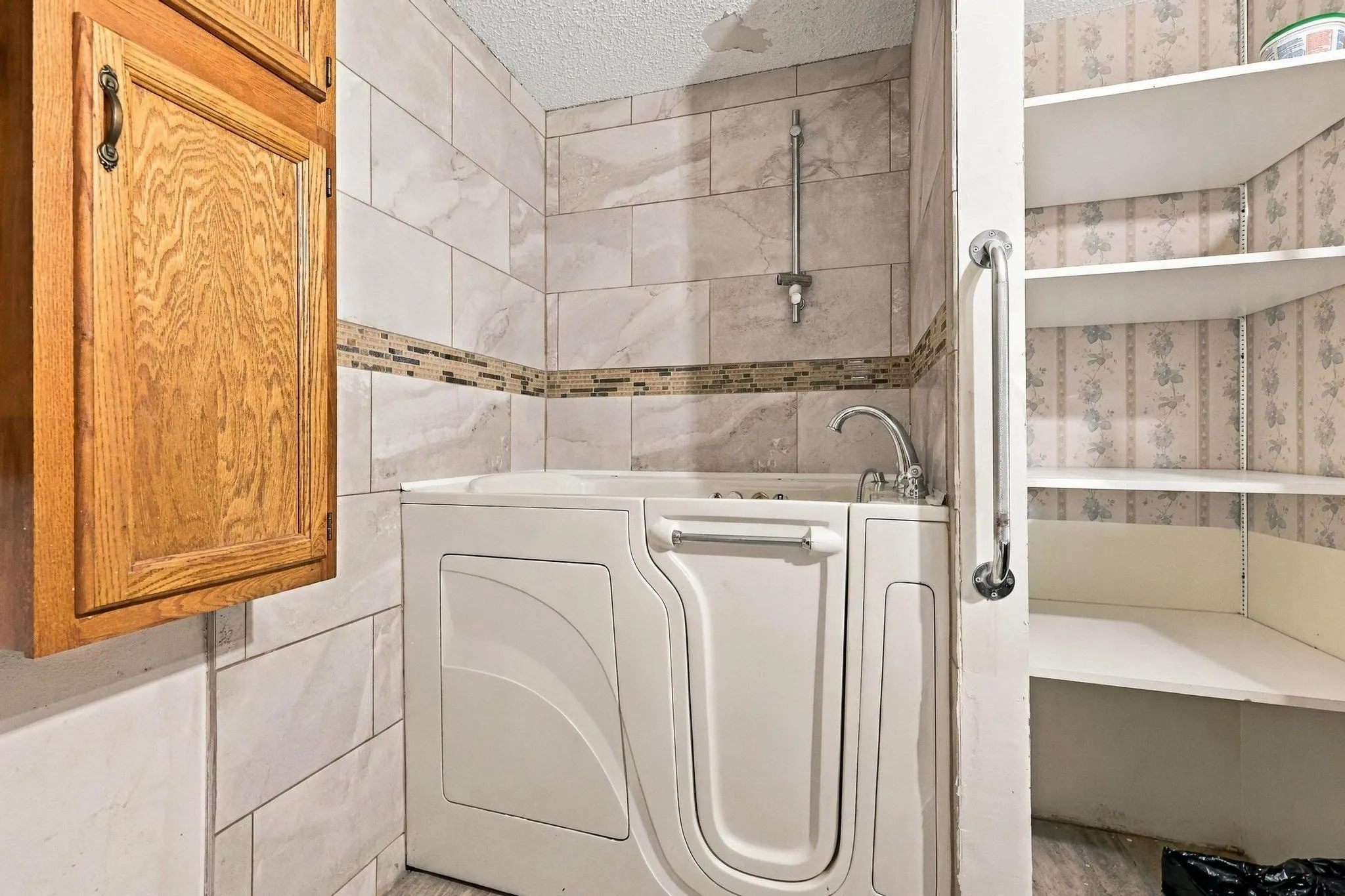 Single Family Residence For Sale in Rains County , 338 Egret Circle, East Tawakoni, Texas 75472, 4 Bedroom, 2 Bathroom, Garage spaces, 1,527 Sqft, built in 1989, mls#21405022, Real Estate Agent in East Tawakoni, Homes For Sale in Rains county, Homes For Sale in East Tawakoni, Realtor in East Tawakoni Texas, Real Estate Brokerage Independent Realty Texas, Luminita Cordes Realtor