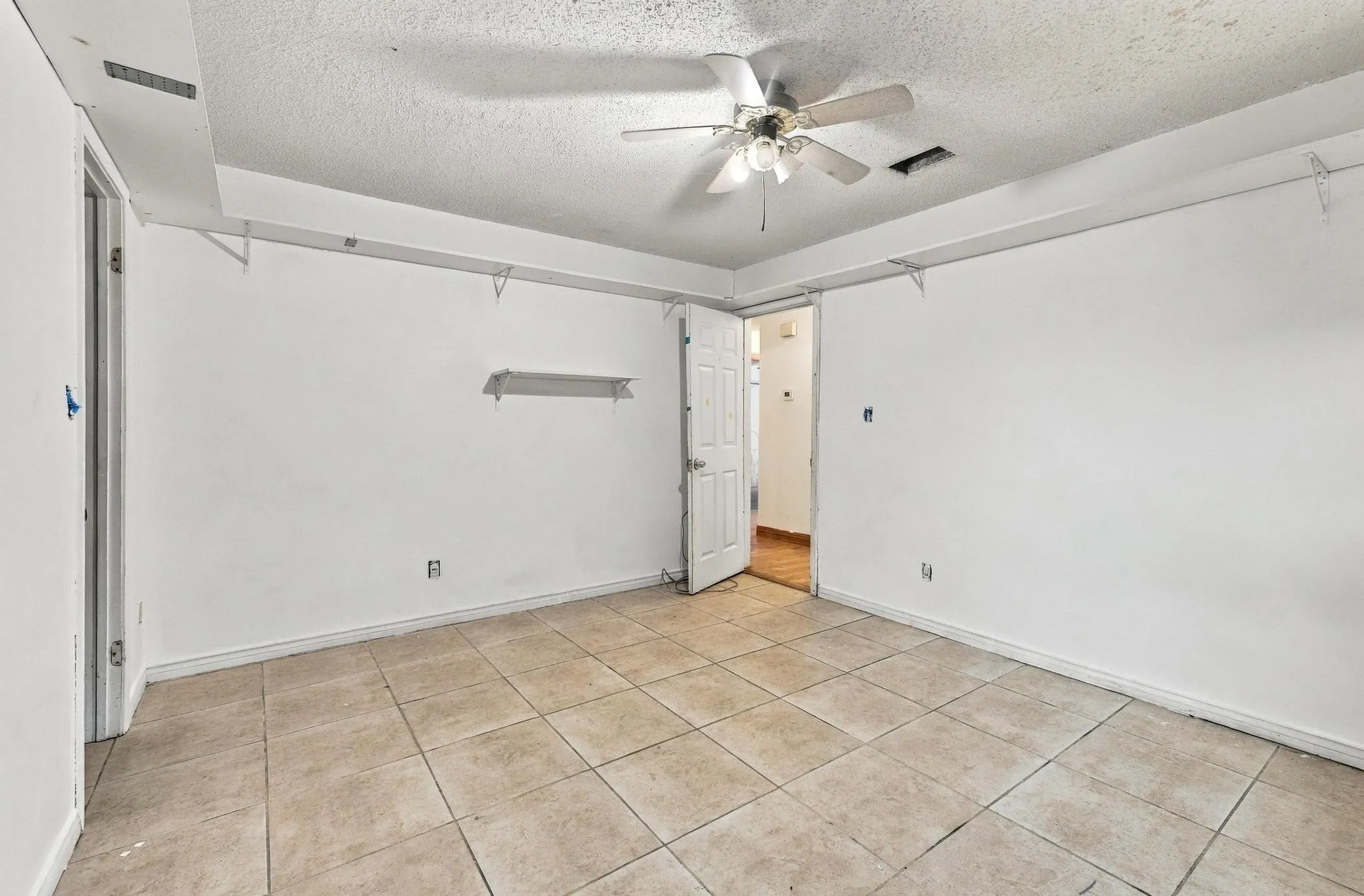 Single Family Residence For Sale in Rains County , 338 Egret Circle, East Tawakoni, Texas 75472, 4 Bedroom, 2 Bathroom, Garage spaces, 1,527 Sqft, built in 1989, mls#21405022, Real Estate Agent in East Tawakoni, Homes For Sale in Rains county, Homes For Sale in East Tawakoni, Realtor in East Tawakoni Texas, Real Estate Brokerage Independent Realty Texas, Luminita Cordes Realtor