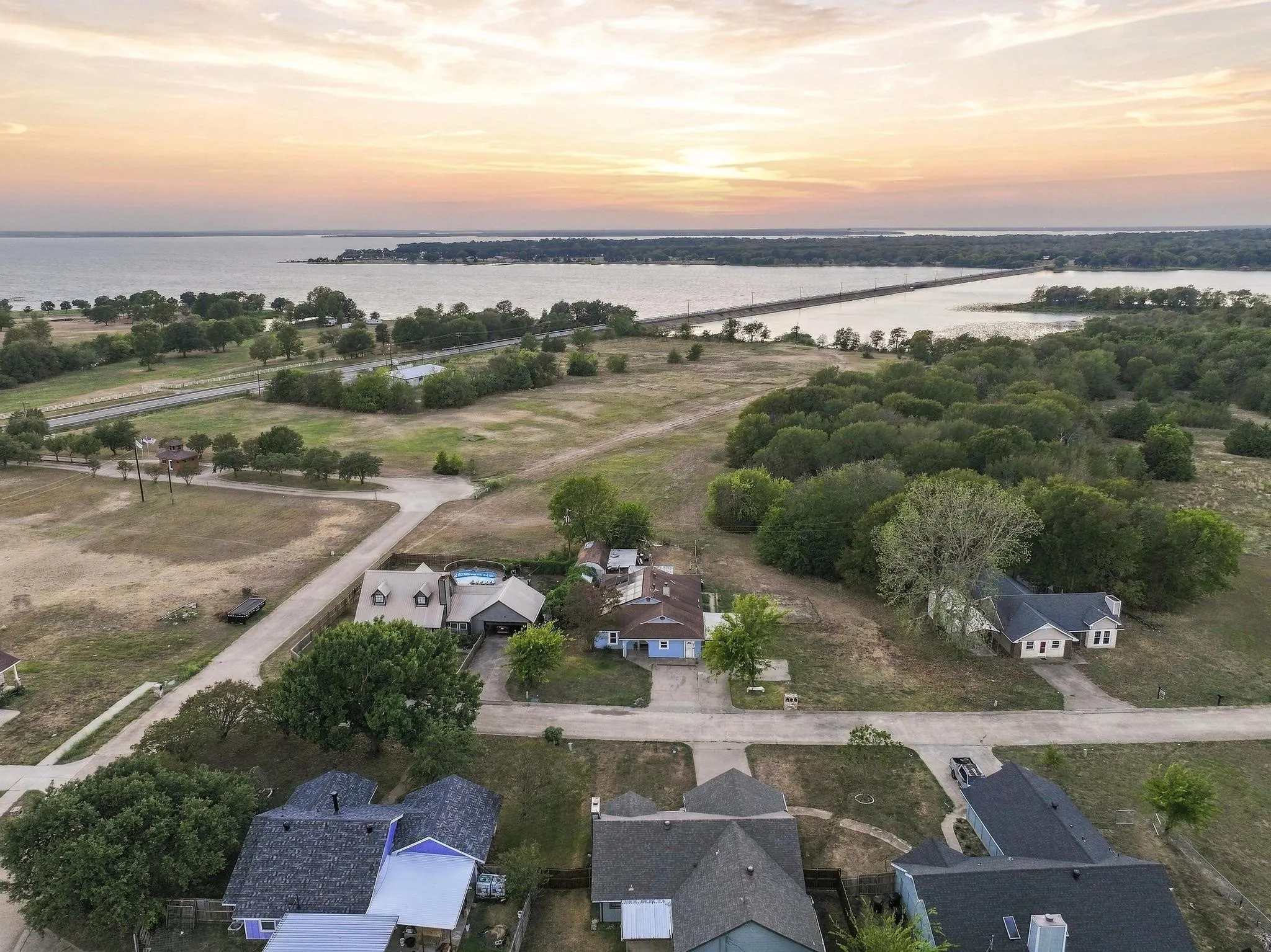 Single Family Residence For Sale in Rains County , 338 Egret Circle, East Tawakoni, Texas 75472, 4 Bedroom, 2 Bathroom, Garage spaces, 1,527 Sqft, built in 1989, mls#21405022, Real Estate Agent in East Tawakoni, Homes For Sale in Rains county, Homes For Sale in East Tawakoni, Realtor in East Tawakoni Texas, Real Estate Brokerage Independent Realty Texas, Luminita Cordes Realtor