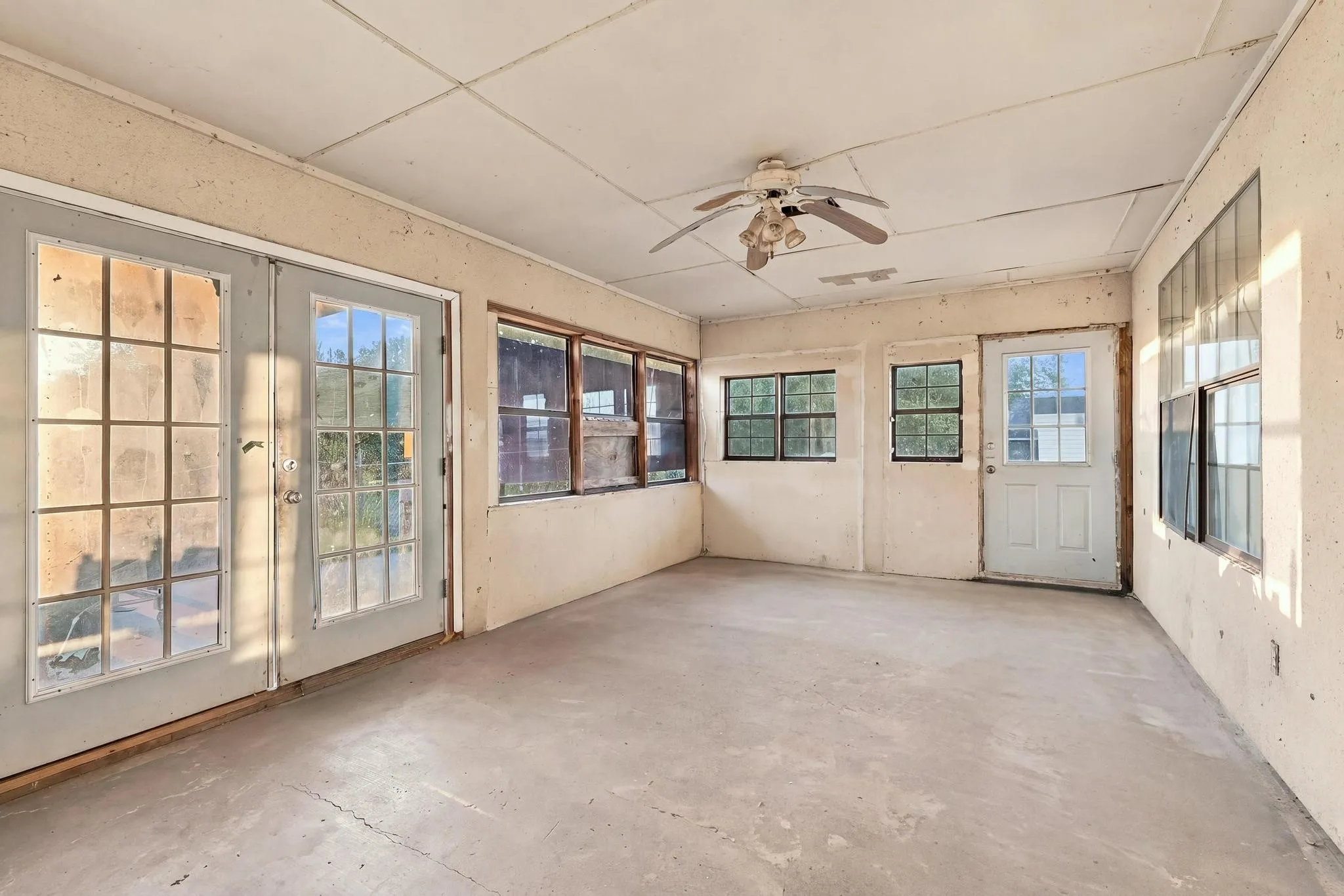 Single Family Residence For Sale in Rains County , 338 Egret Circle, East Tawakoni, Texas 75472, 4 Bedroom, 2 Bathroom, Garage spaces, 1,527 Sqft, built in 1989, mls#21405022, Real Estate Agent in East Tawakoni, Homes For Sale in Rains county, Homes For Sale in East Tawakoni, Realtor in East Tawakoni Texas, Real Estate Brokerage Independent Realty Texas, Luminita Cordes Realtor