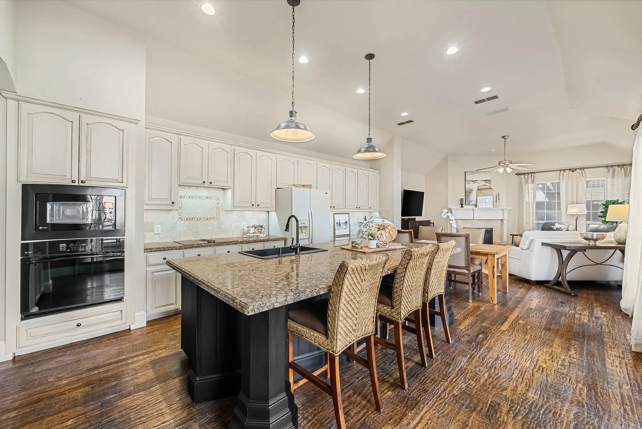 Single Family Residence For Sale in Collin County , 2100 Fleming Drive, Mc Kinney, Texas 75072, 5 Bedroom, 3 Bathroom, 3 Garage spaces, 3,090 Sqft, built in 1997, mls#21406204, Real Estate Agent in Mc Kinney, Homes For Sale in Collin county, Homes For Sale in Mc Kinney, Realtor in Mc Kinney Texas, Real Estate Brokerage Independent Realty Texas, Luminita Cordes Realtor