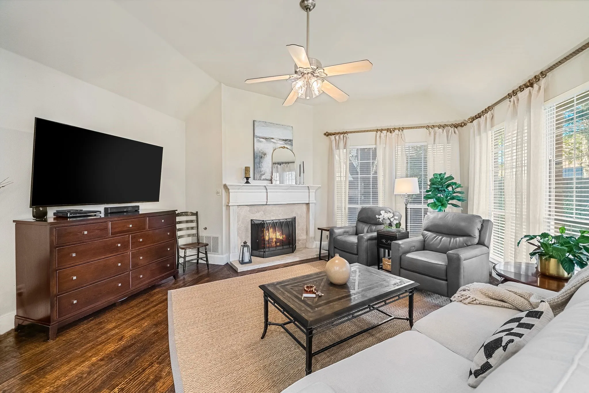 Single Family Residence For Sale in Collin County , 2100 Fleming Drive, Mc Kinney, Texas 75072, 5 Bedroom, 3 Bathroom, 3 Garage spaces, 3,090 Sqft, built in 1997, mls#21406204, Real Estate Agent in Mc Kinney, Homes For Sale in Collin county, Homes For Sale in Mc Kinney, Realtor in Mc Kinney Texas, Real Estate Brokerage Independent Realty Texas, Luminita Cordes Realtor