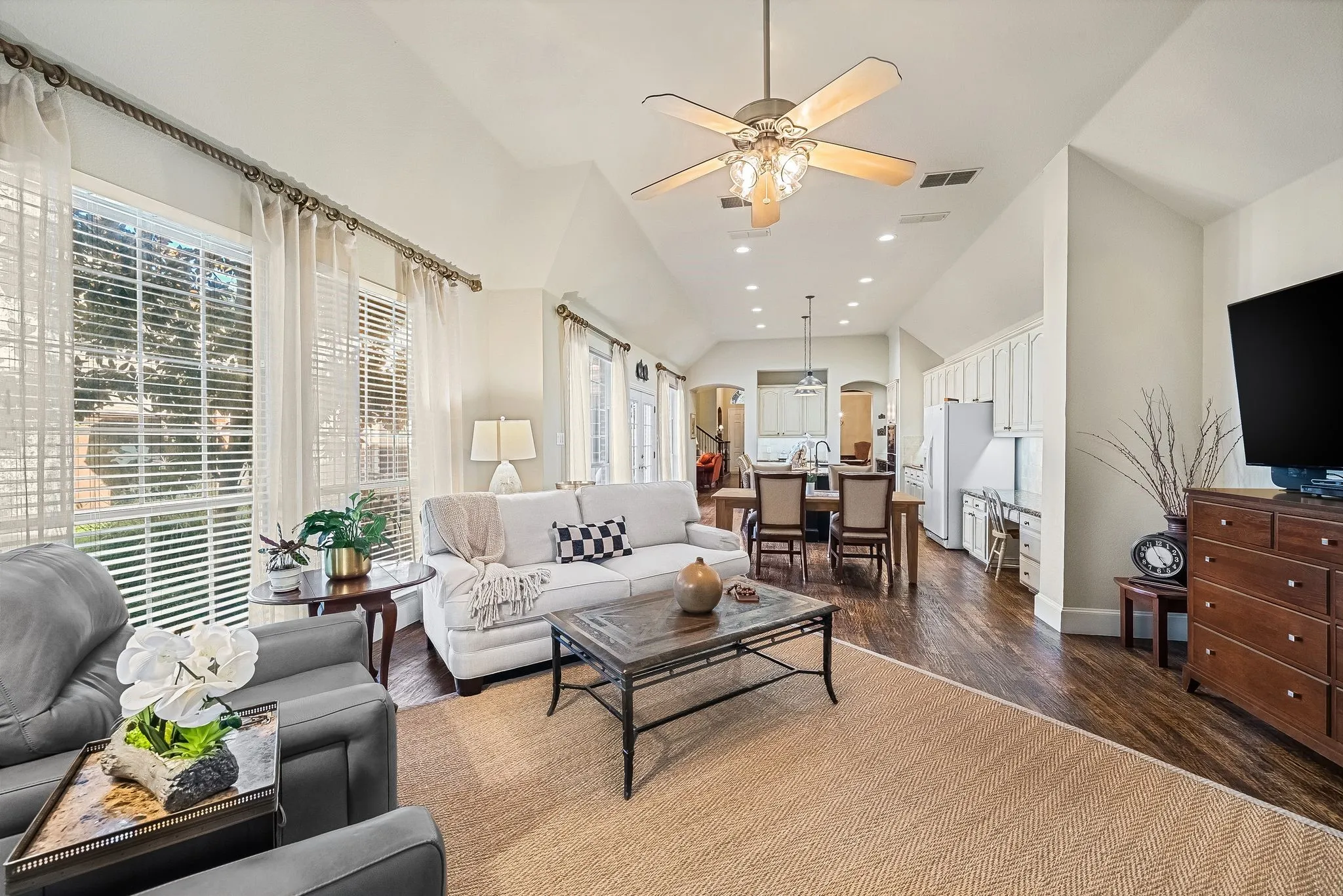 Single Family Residence For Sale in Collin County , 2100 Fleming Drive, Mc Kinney, Texas 75072, 5 Bedroom, 3 Bathroom, 3 Garage spaces, 3,090 Sqft, built in 1997, mls#21406204, Real Estate Agent in Mc Kinney, Homes For Sale in Collin county, Homes For Sale in Mc Kinney, Realtor in Mc Kinney Texas, Real Estate Brokerage Independent Realty Texas, Luminita Cordes Realtor