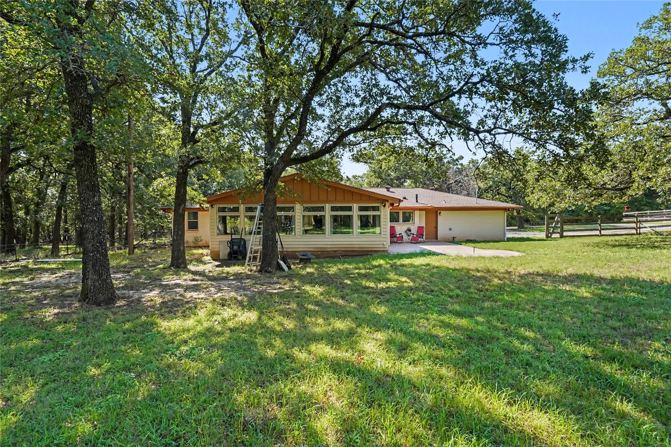 Single Family Residence For Sale in Johnson County , 5201 County Road 707, Alvarado, Texas 76009, 3 Bedroom, 2 Bathroom, 2 Garage spaces, 2,640 Sqft, built in 1968, mls#21403558, Real Estate Agent in Alvarado, Homes For Sale in Johnson county, Homes For Sale in Alvarado, Realtor in Alvarado Texas, Real Estate Brokerage Independent Realty Texas, Luminita Cordes Realtor