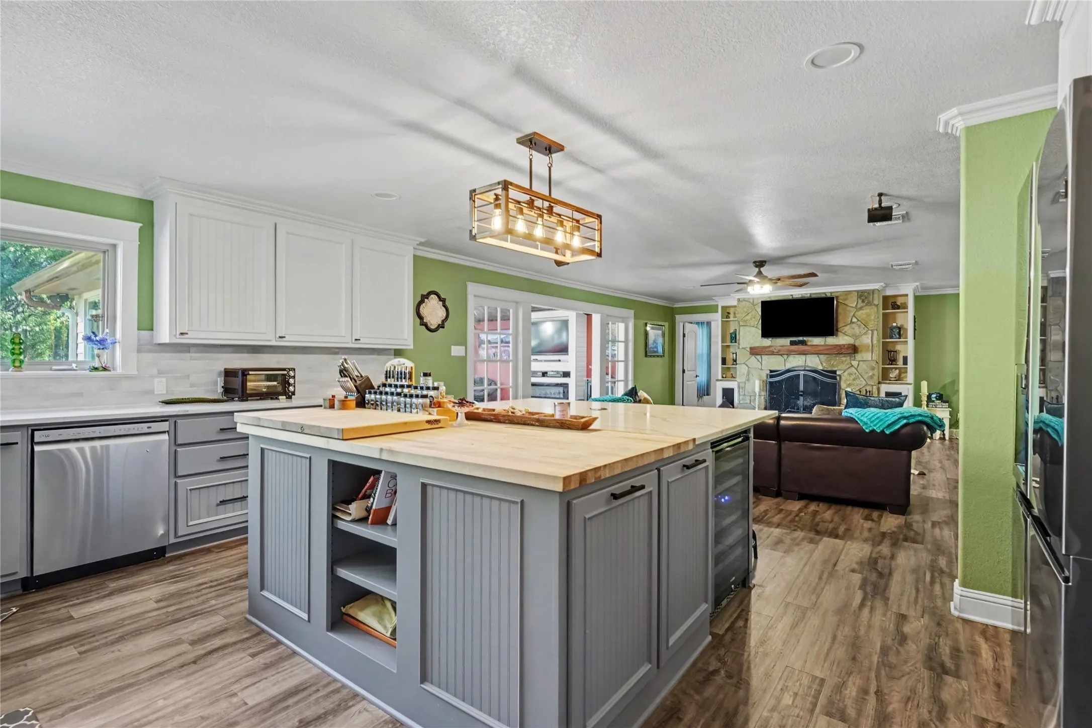 Single Family Residence For Sale in Johnson County , 5201 County Road 707, Alvarado, Texas 76009, 3 Bedroom, 2 Bathroom, 2 Garage spaces, 2,640 Sqft, built in 1968, mls#21403558, Real Estate Agent in Alvarado, Homes For Sale in Johnson county, Homes For Sale in Alvarado, Realtor in Alvarado Texas, Real Estate Brokerage Independent Realty Texas, Luminita Cordes Realtor