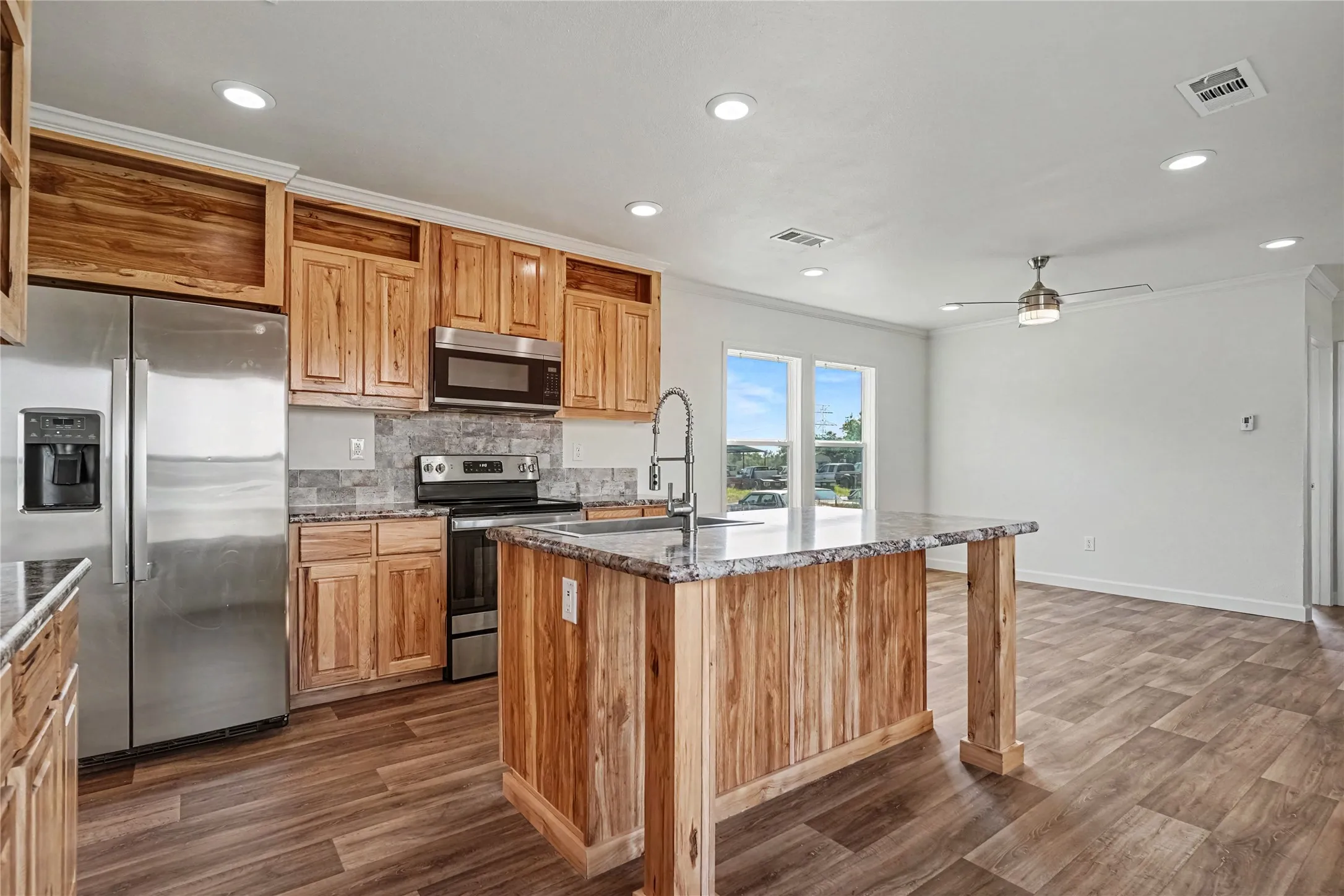 Single Family Residence For Sale in Johnson County , 5201 County Road 707, Alvarado, Texas 76009, 3 Bedroom, 2 Bathroom, 2 Garage spaces, 2,081 Sqft, built in 1968, mls#21403558, Real Estate Agent in Alvarado, Homes For Sale in Johnson county, Homes For Sale in Alvarado, Realtor in Alvarado Texas, Real Estate Brokerage Independent Realty Texas, Luminita Cordes Realtor