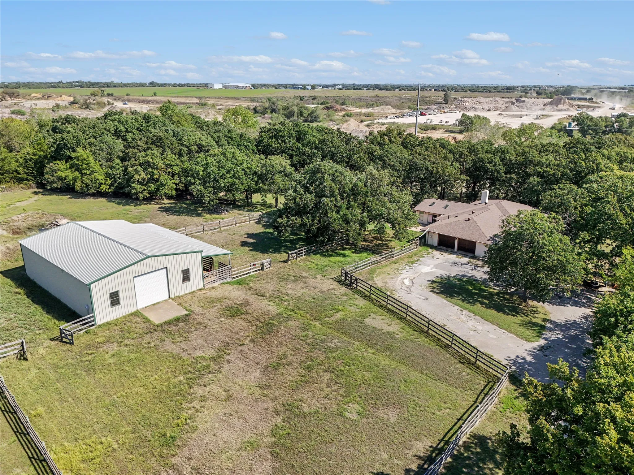 Single Family Residence For Sale in Johnson County , 5201 County Road 707, Alvarado, Texas 76009, 3 Bedroom, 2 Bathroom, 2 Garage spaces, 2,081 Sqft, built in 1968, mls#21403558, Real Estate Agent in Alvarado, Homes For Sale in Johnson county, Homes For Sale in Alvarado, Realtor in Alvarado Texas, Real Estate Brokerage Independent Realty Texas, Luminita Cordes Realtor