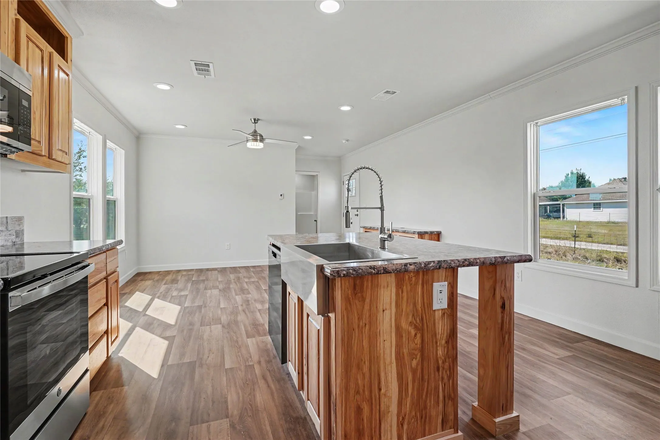 Single Family Residence For Sale in Johnson County , 5201 County Road 707, Alvarado, Texas 76009, 3 Bedroom, 2 Bathroom, 2 Garage spaces, 2,081 Sqft, built in 1968, mls#21403558, Real Estate Agent in Alvarado, Homes For Sale in Johnson county, Homes For Sale in Alvarado, Realtor in Alvarado Texas, Real Estate Brokerage Independent Realty Texas, Luminita Cordes Realtor