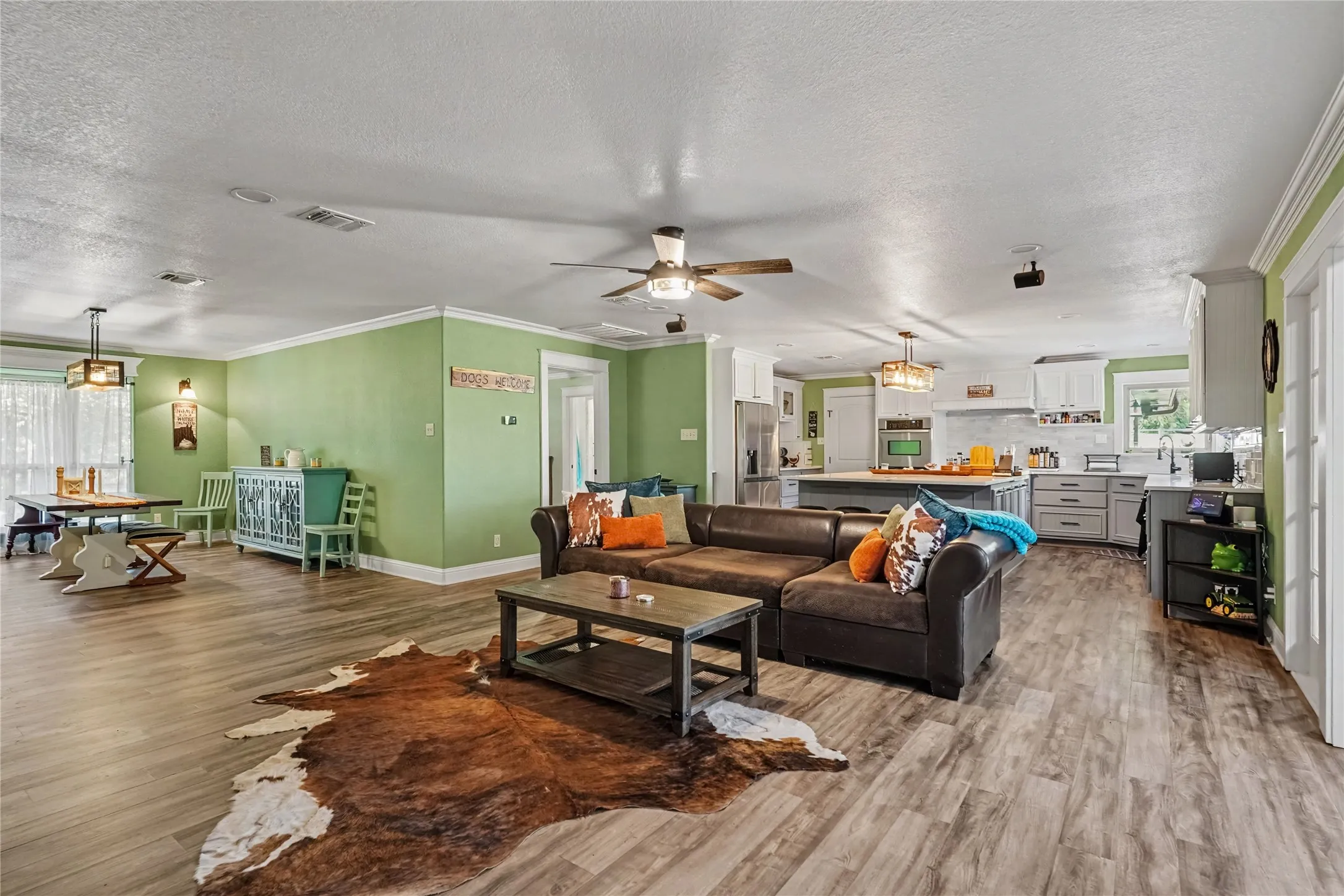 Single Family Residence For Sale in Johnson County , 5201 County Road 707, Alvarado, Texas 76009, 3 Bedroom, 2 Bathroom, 2 Garage spaces, 2,640 Sqft, built in 1968, mls#21403558, Real Estate Agent in Alvarado, Homes For Sale in Johnson county, Homes For Sale in Alvarado, Realtor in Alvarado Texas, Real Estate Brokerage Independent Realty Texas, Luminita Cordes Realtor