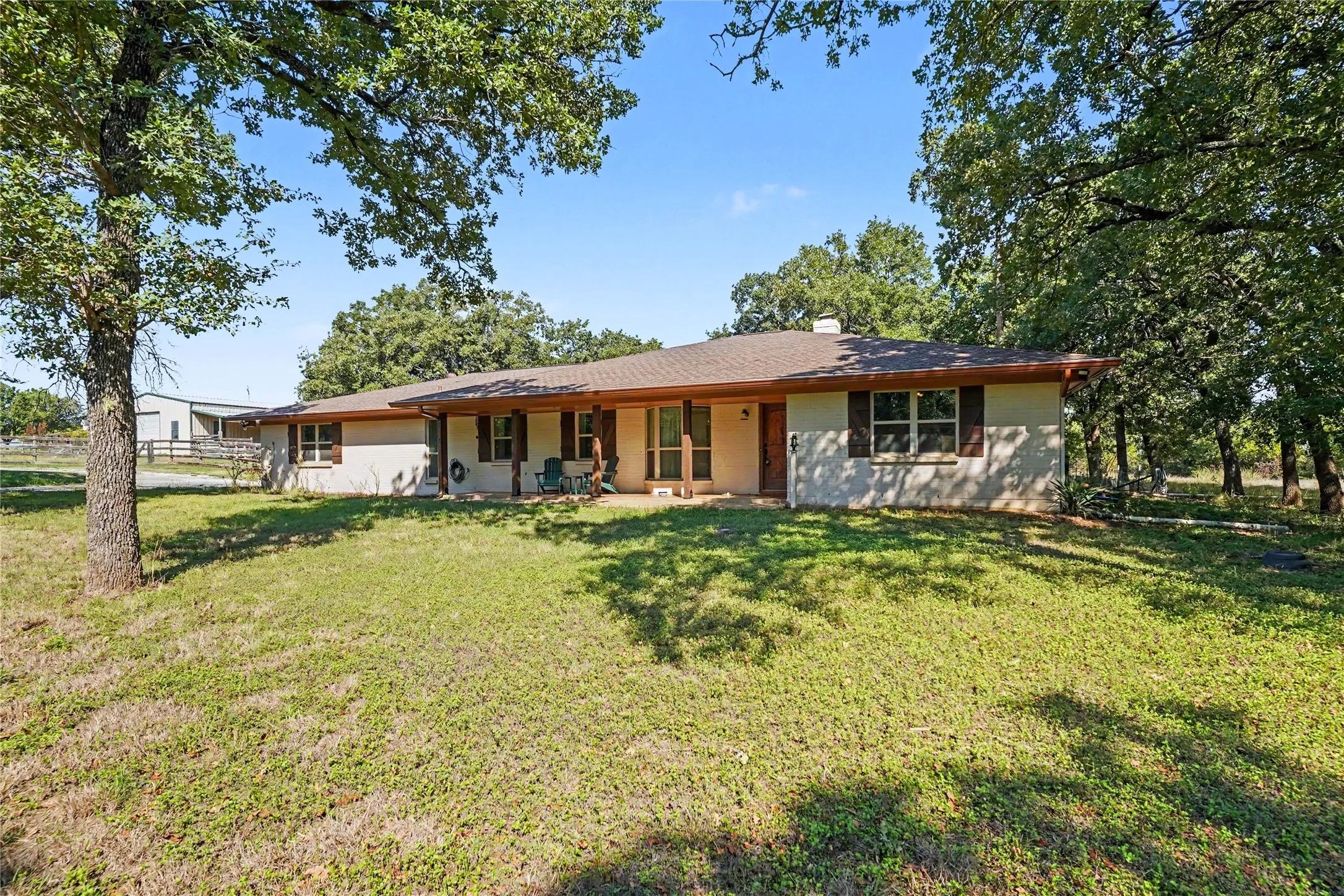 Single Family Residence For Sale in Johnson County , 5201 County Road 707, Alvarado, Texas 76009, 3 Bedroom, 2 Bathroom, 2 Garage spaces, 2,081 Sqft, built in 1968, mls#21403558, Real Estate Agent in Alvarado, Homes For Sale in Johnson county, Homes For Sale in Alvarado, Realtor in Alvarado Texas, Real Estate Brokerage Independent Realty Texas, Luminita Cordes Realtor