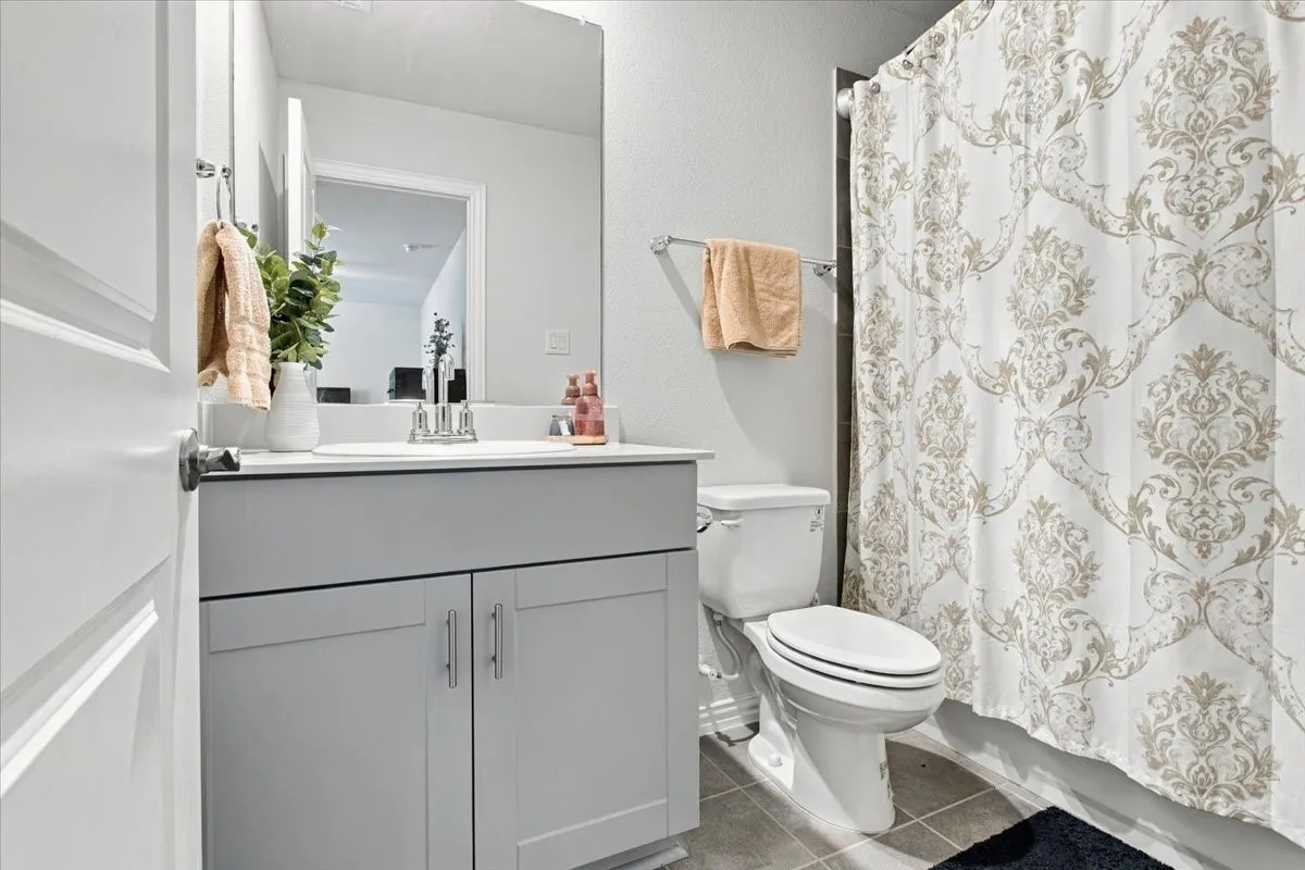 Ensuite Bathroom upstairs
