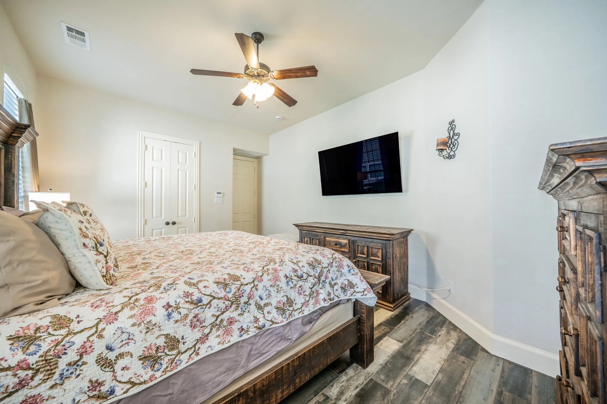 Single Family Residence For Sale in Collin County , 8516 Markham Drive, Frisco, Texas 75035, 4 Bedroom, 3 Bathroom, 2 Garage spaces, 3,127 Sqft, built in 2013, mls#21397992, Real Estate Agent in Frisco, Homes For Sale in Collin county, Homes For Sale in Frisco, Realtor in Frisco Texas, Real Estate Brokerage Independent Realty Texas, Luminita Cordes Realtor