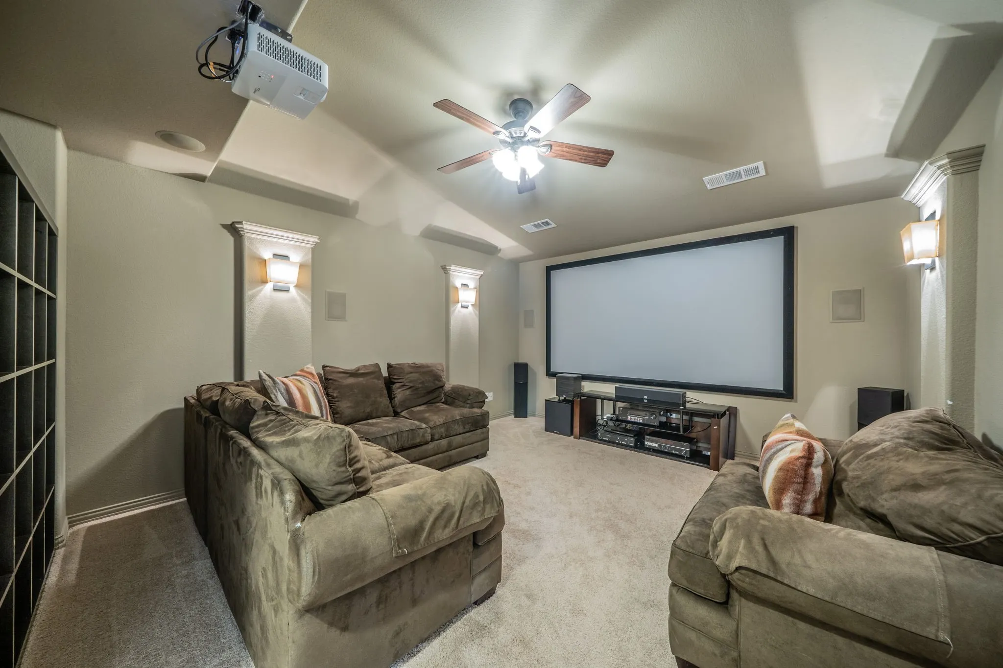 Single Family Residence For Sale in Collin County , 8516 Markham Drive, Frisco, Texas 75035, 4 Bedroom, 3 Bathroom, 2 Garage spaces, 3,127 Sqft, built in 2013, mls#21397992, Real Estate Agent in Frisco, Homes For Sale in Collin county, Homes For Sale in Frisco, Realtor in Frisco Texas, Real Estate Brokerage Independent Realty Texas, Luminita Cordes Realtor