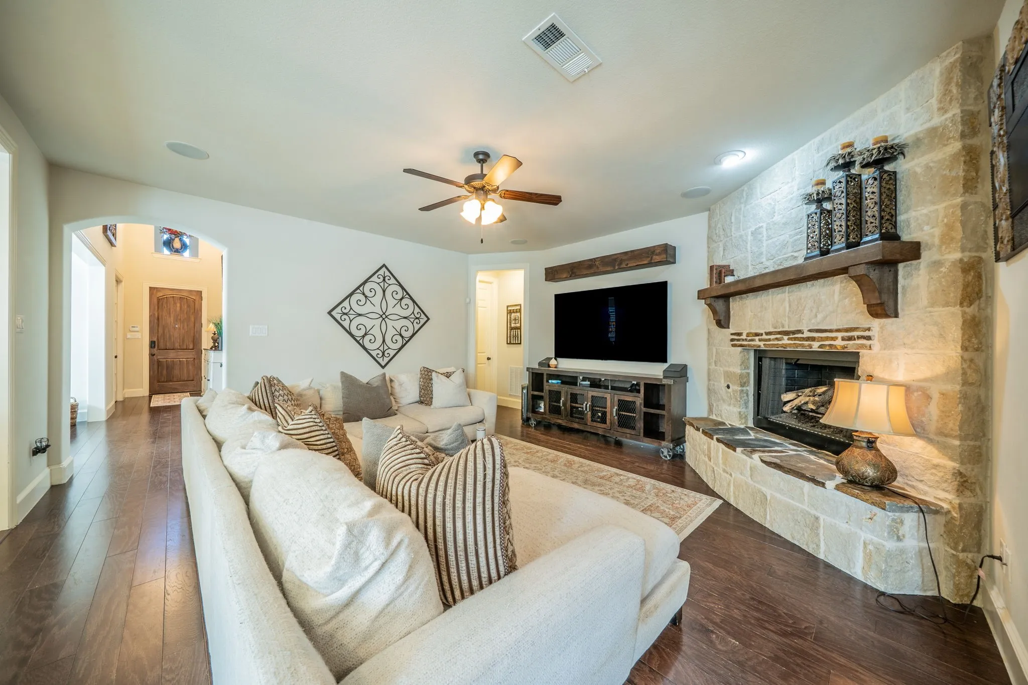 Single Family Residence For Sale in Collin County , 8516 Markham Drive, Frisco, Texas 75035, 4 Bedroom, 3 Bathroom, 2 Garage spaces, 3,127 Sqft, built in 2013, mls#21397992, Real Estate Agent in Frisco, Homes For Sale in Collin county, Homes For Sale in Frisco, Realtor in Frisco Texas, Real Estate Brokerage Independent Realty Texas, Luminita Cordes Realtor