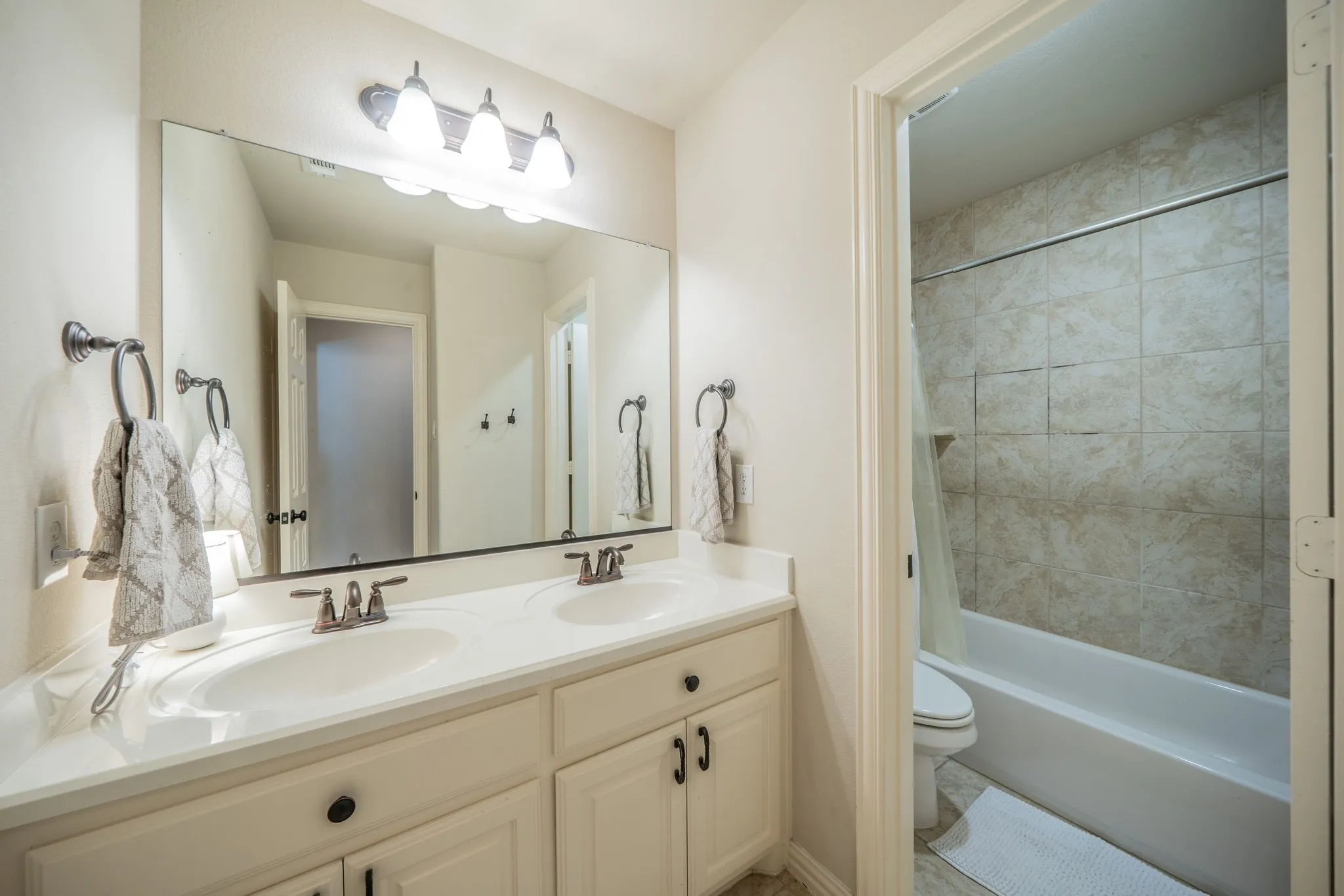 Upstairs Bathroom